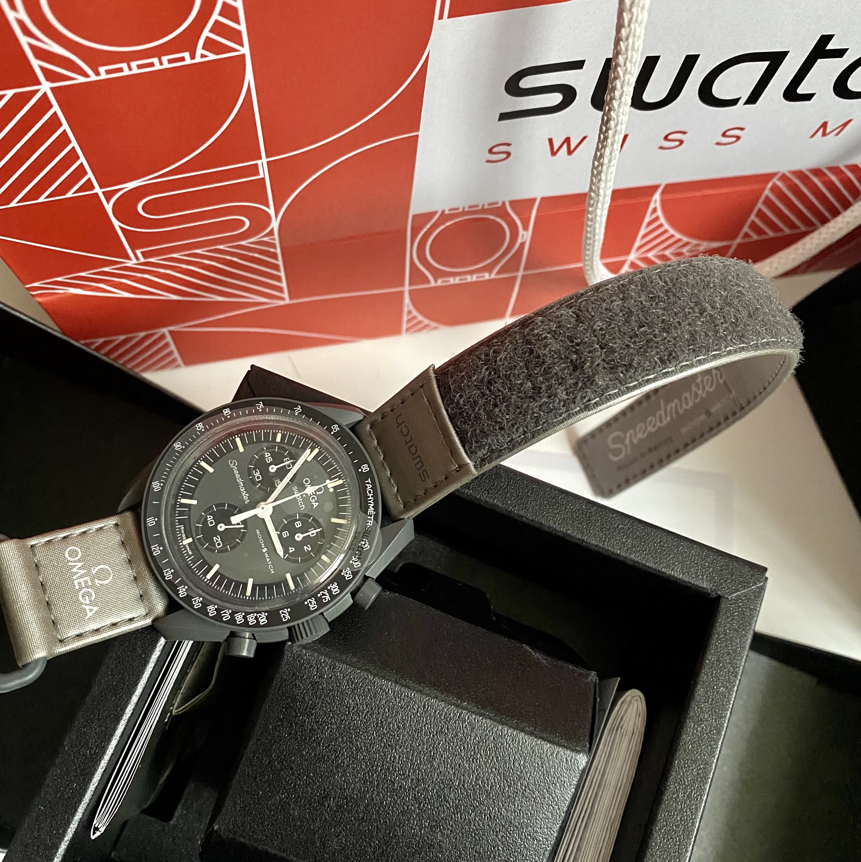 Swatch x Omega Bioceramic MoonSwatch Mission To Mercury 착용 스타일