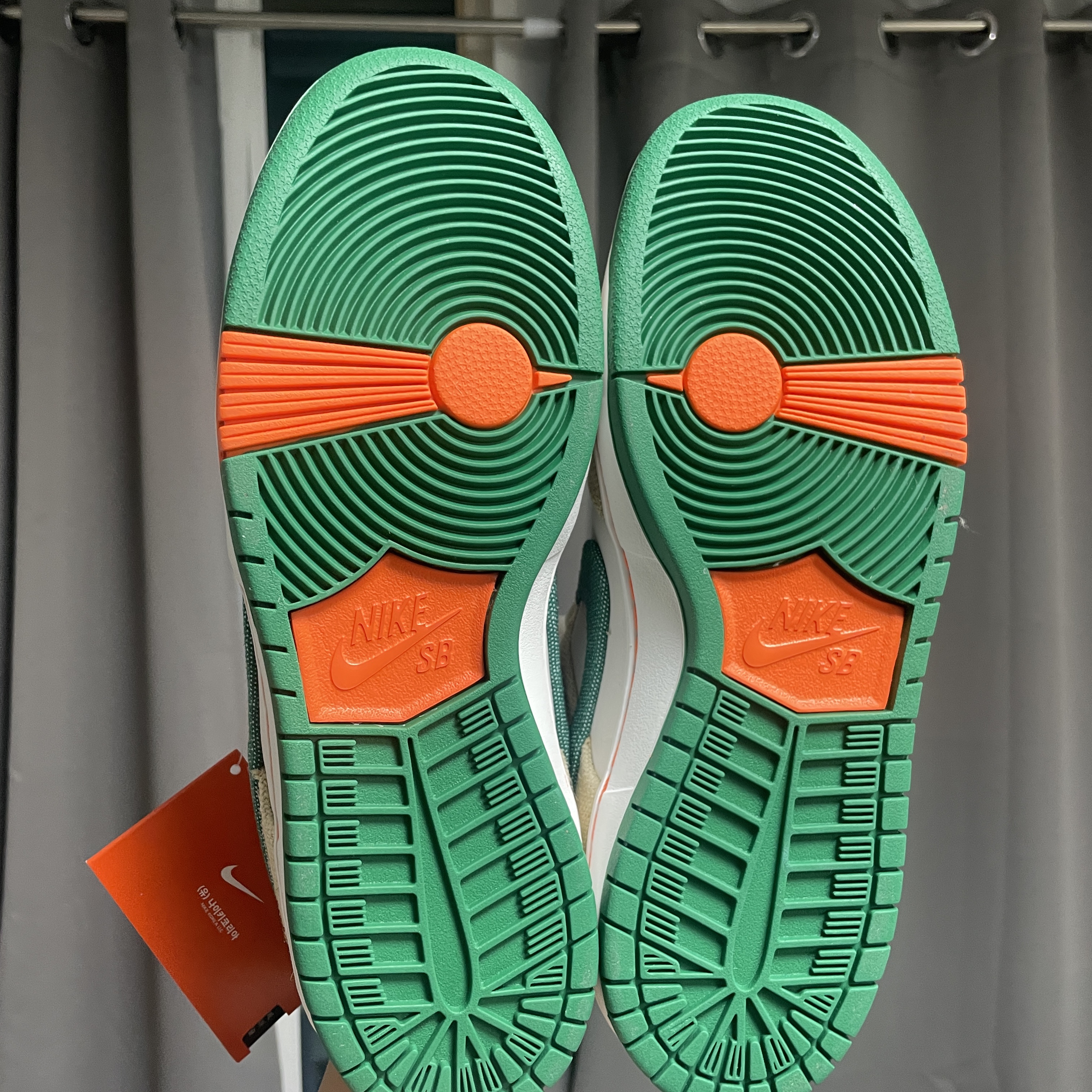 Nike x Jarritos SB Dunk Low Phantom and Malachite 착용 스타일 - 3