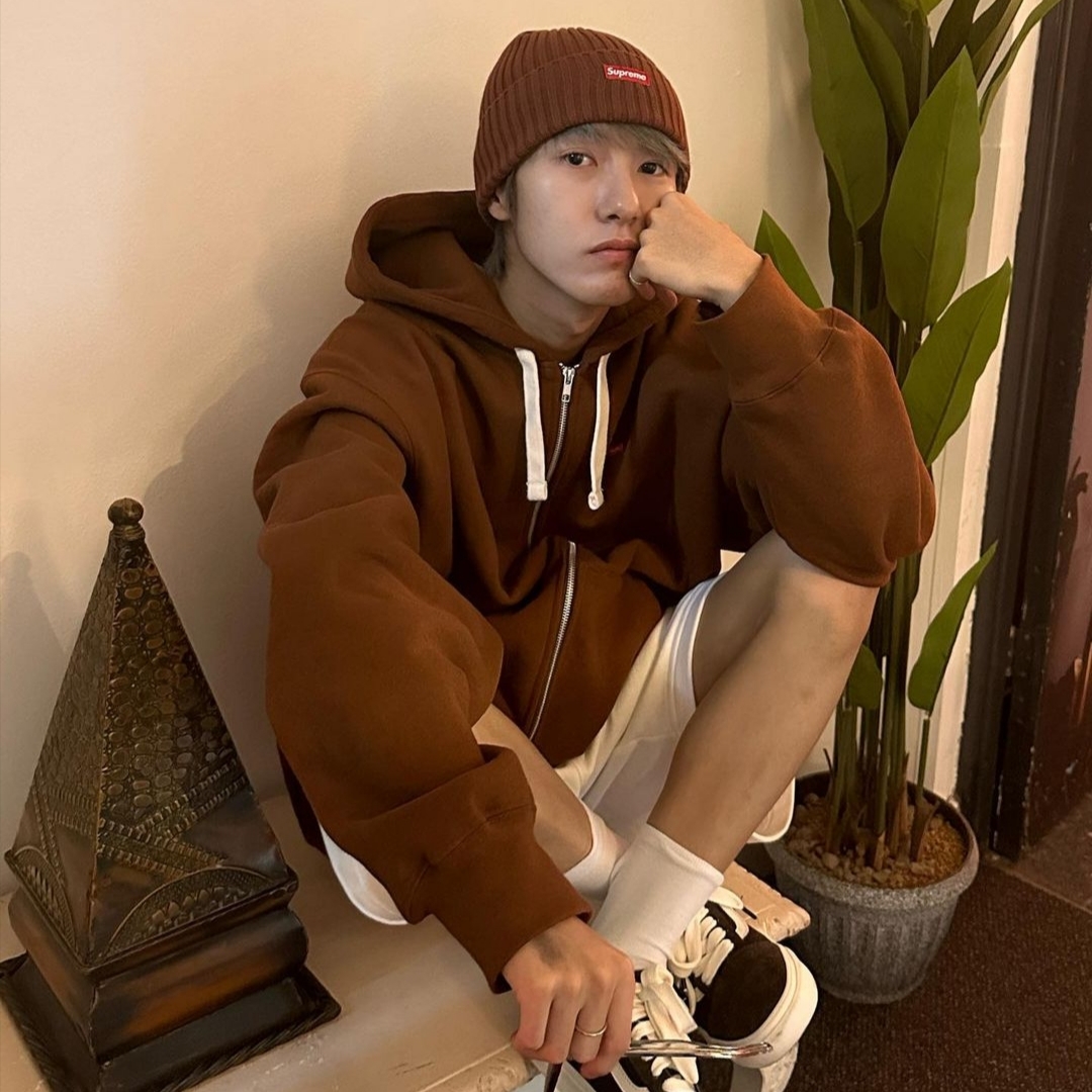 Supreme Overdyed Beanie Brown - 22SS, Supreme Small Box Drawcord Zip Up Hooded Sweatshirt Brown - 22FW 착용 스타일 - 4