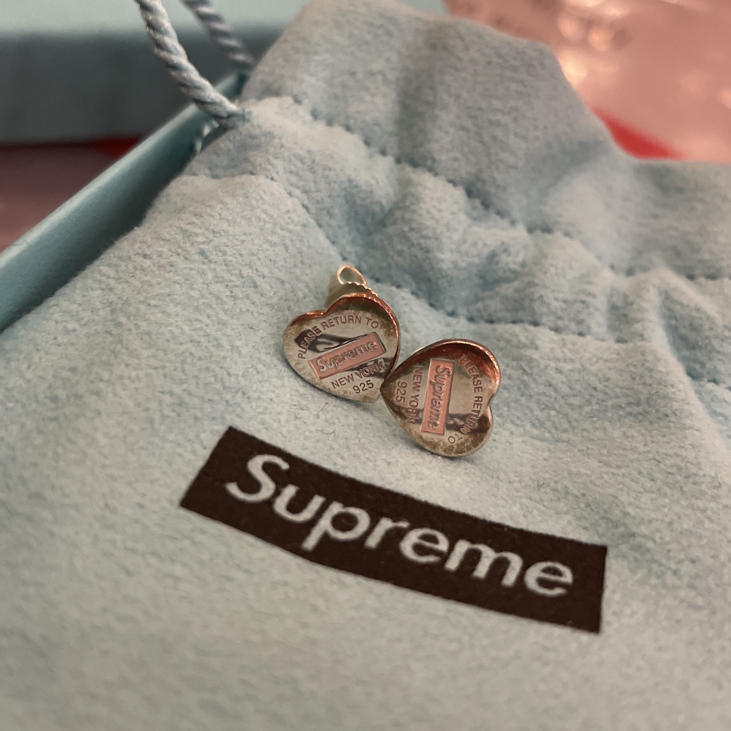 Supreme x Tiffany & Co. Heart Tag Stud Earrings Silver - 21FW 착용 스타일