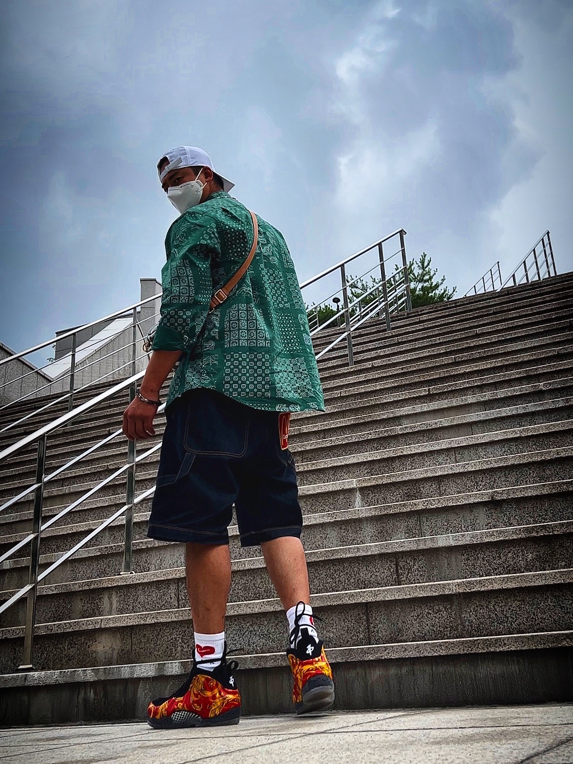 Nike x Supreme Air Foamposite One Red, Supreme Paisley Grid Shirt Black - 20SS 착용 스타일 - 3