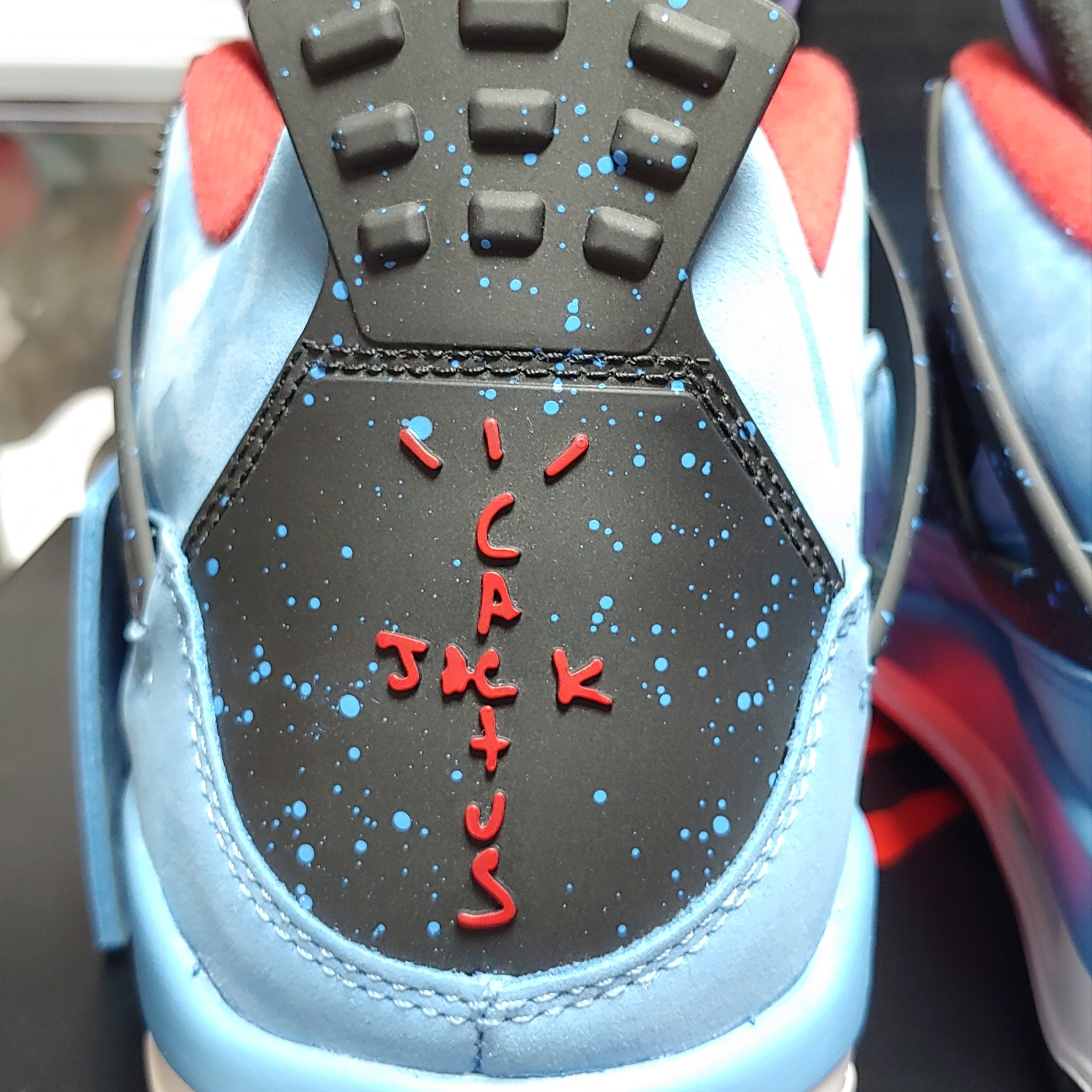 Jordan 4 x Travis Scott Retro Cactus Jack, Jordan 1 Retro High OG Chicago 2015 착용 스타일 - 4