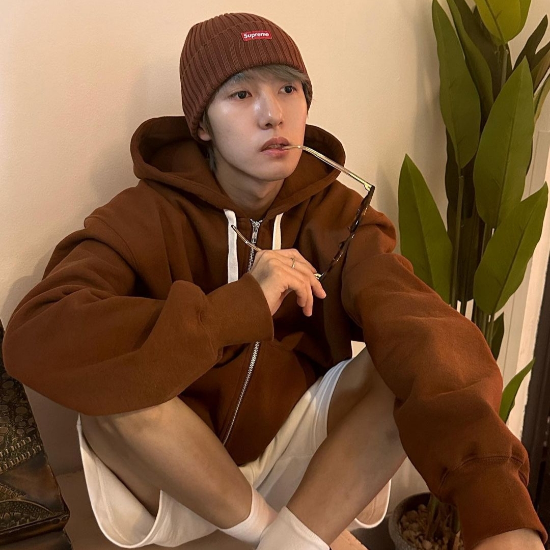 Supreme Overdyed Beanie Brown - 22SS, Supreme Small Box Drawcord Zip Up Hooded Sweatshirt Brown - 22FW 착용 스타일 - 3