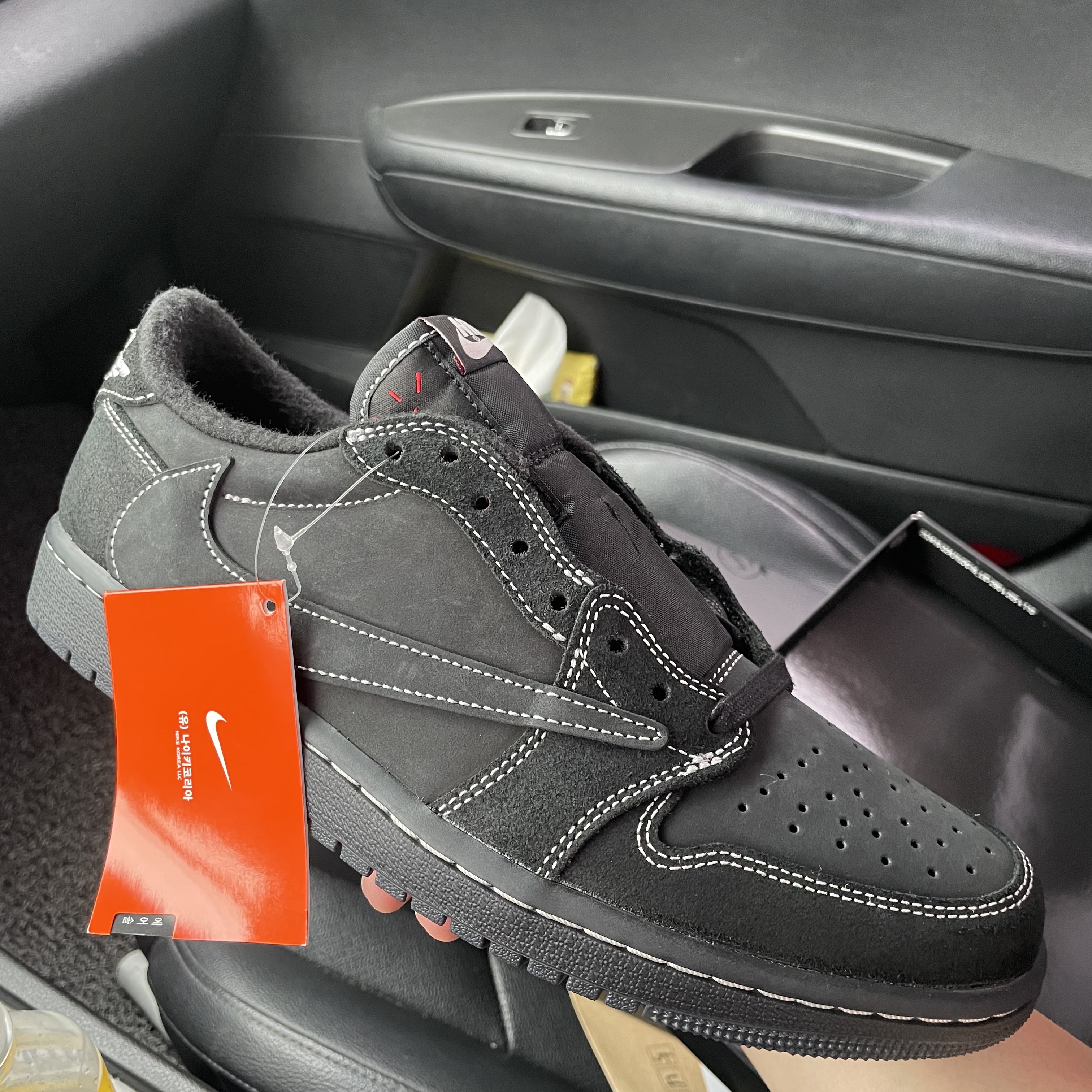 Jordan 1 x Travis Scott Retro Low OG SP Black Phantom 착용 스타일 - 1