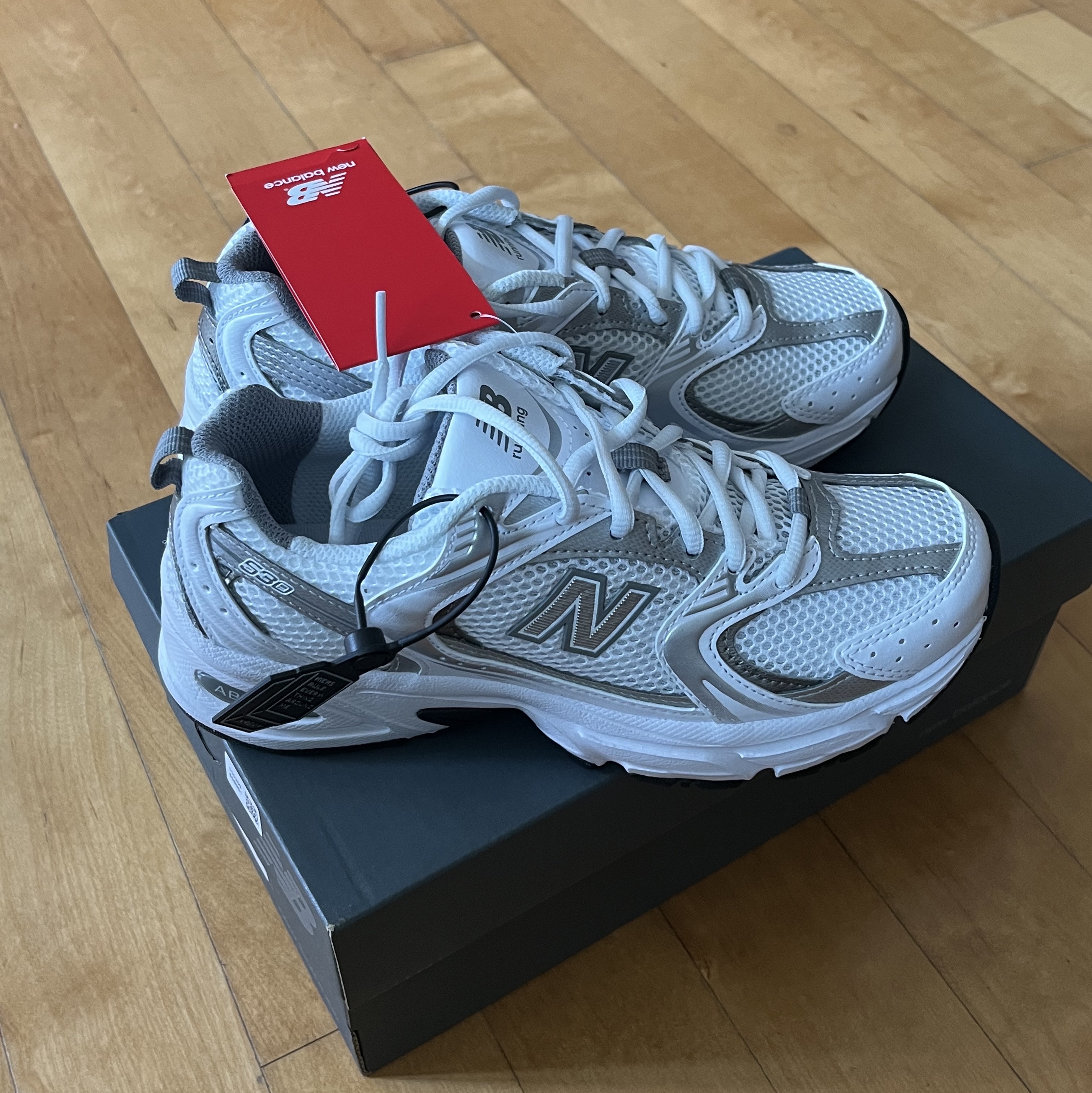 New Balance 530 White Silver 착용 스타일