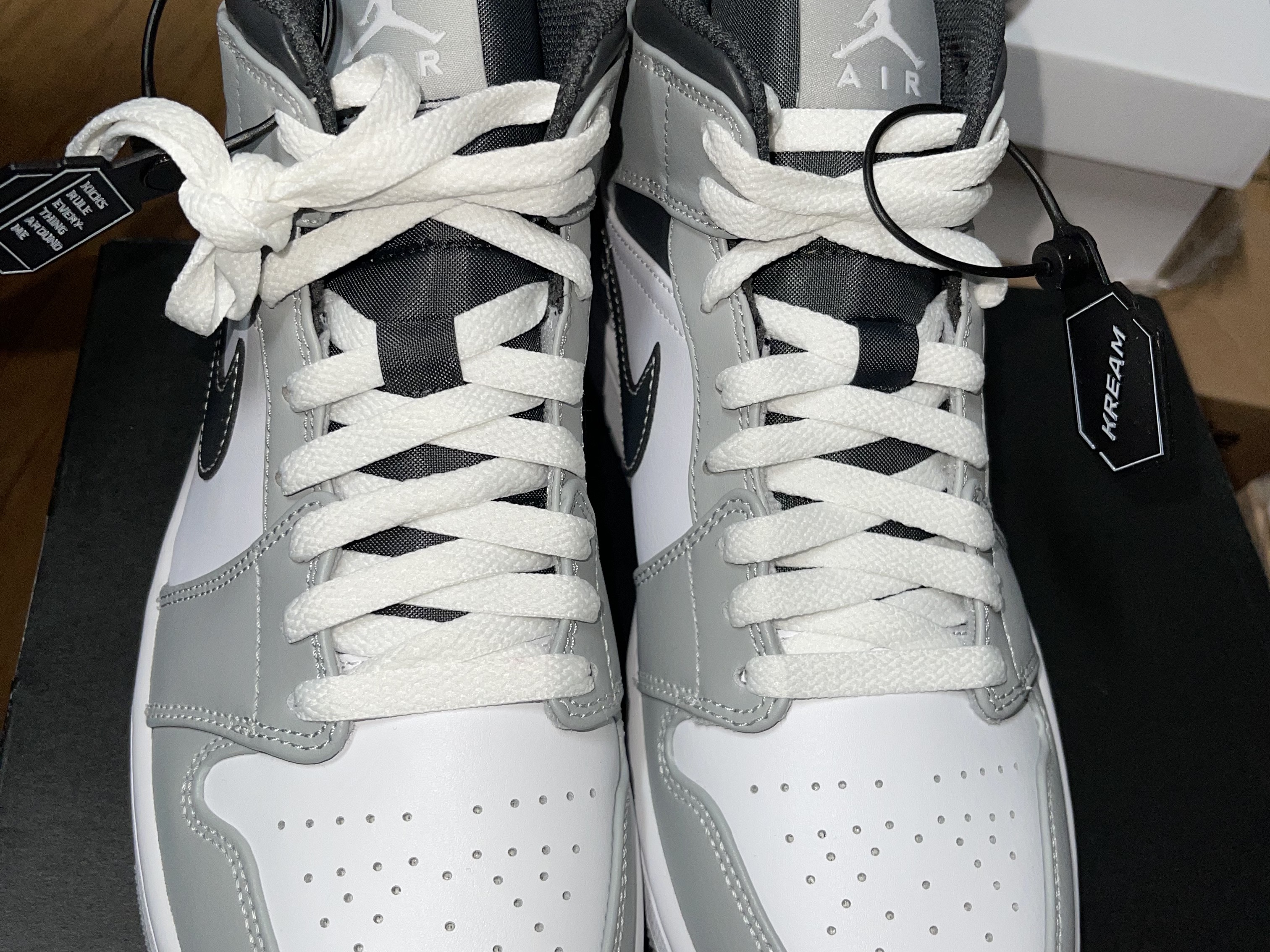 Jordan 1 Mid Light Smoke Grey Anthracite 착용 스타일