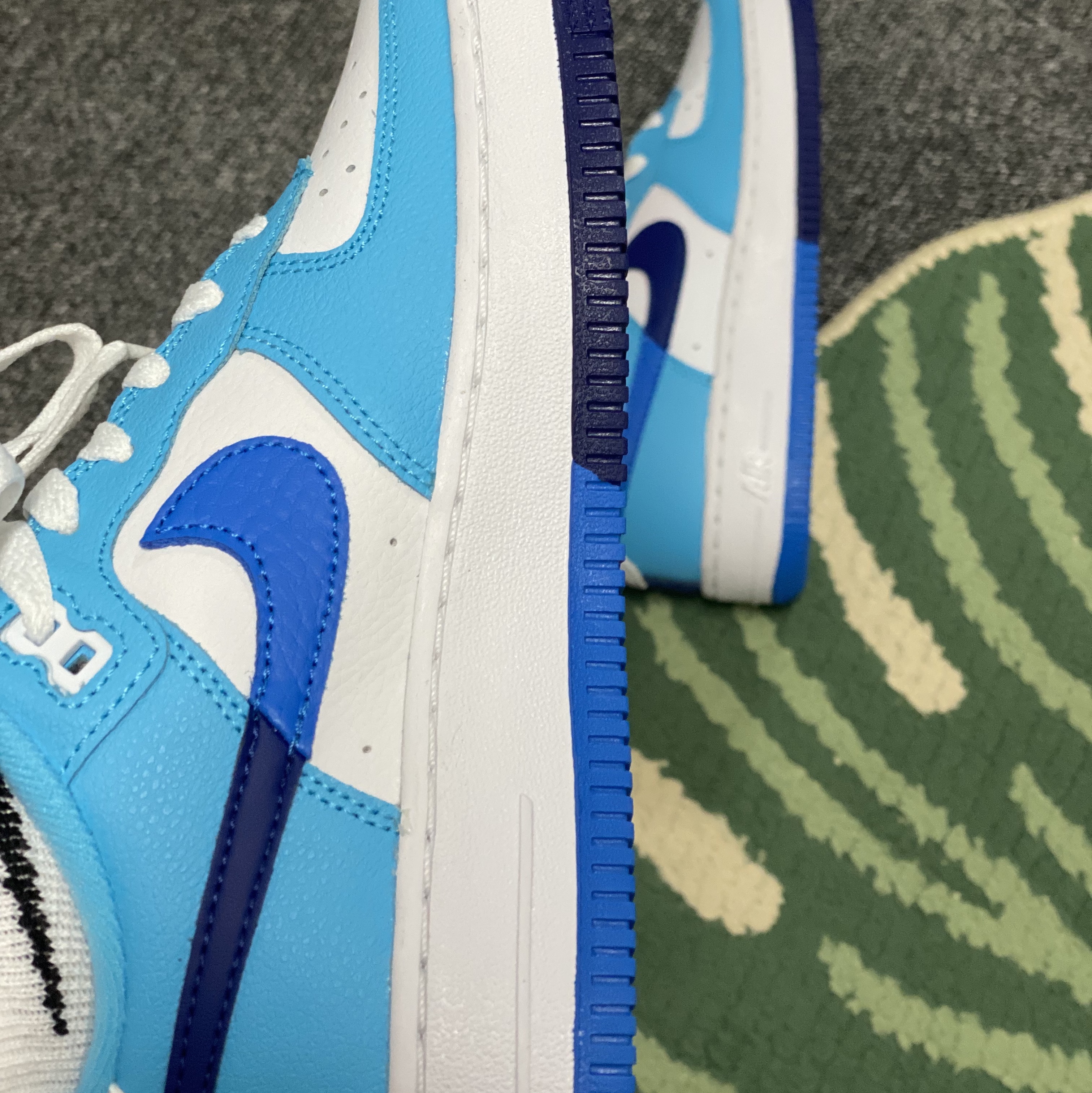 (GS) Nike Air Force 1 LV8 2 Light Photo Blue 착용 스타일 - 1