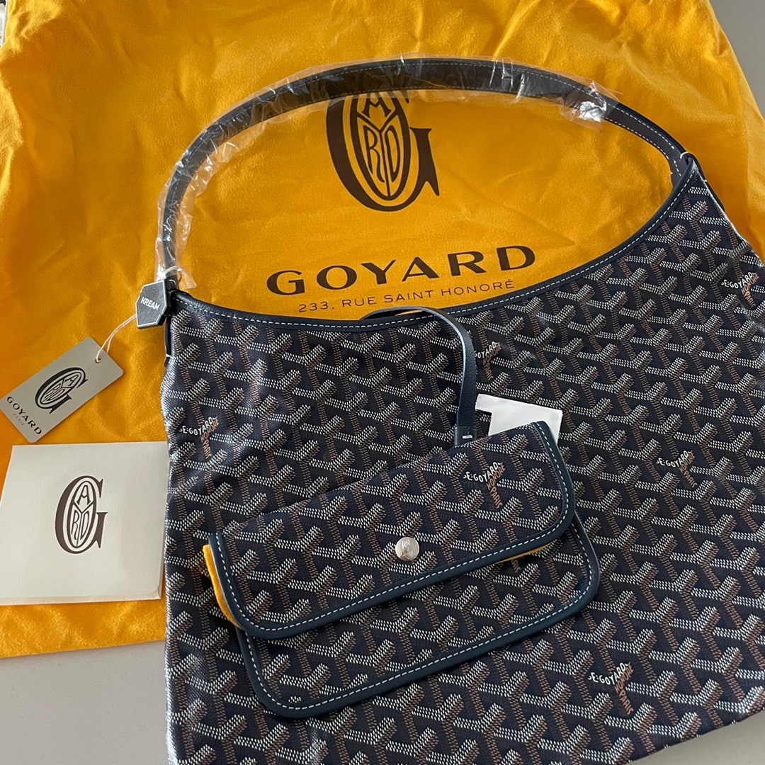 Goyard Boheme Hobo PM Bag Navy 착용 스타일