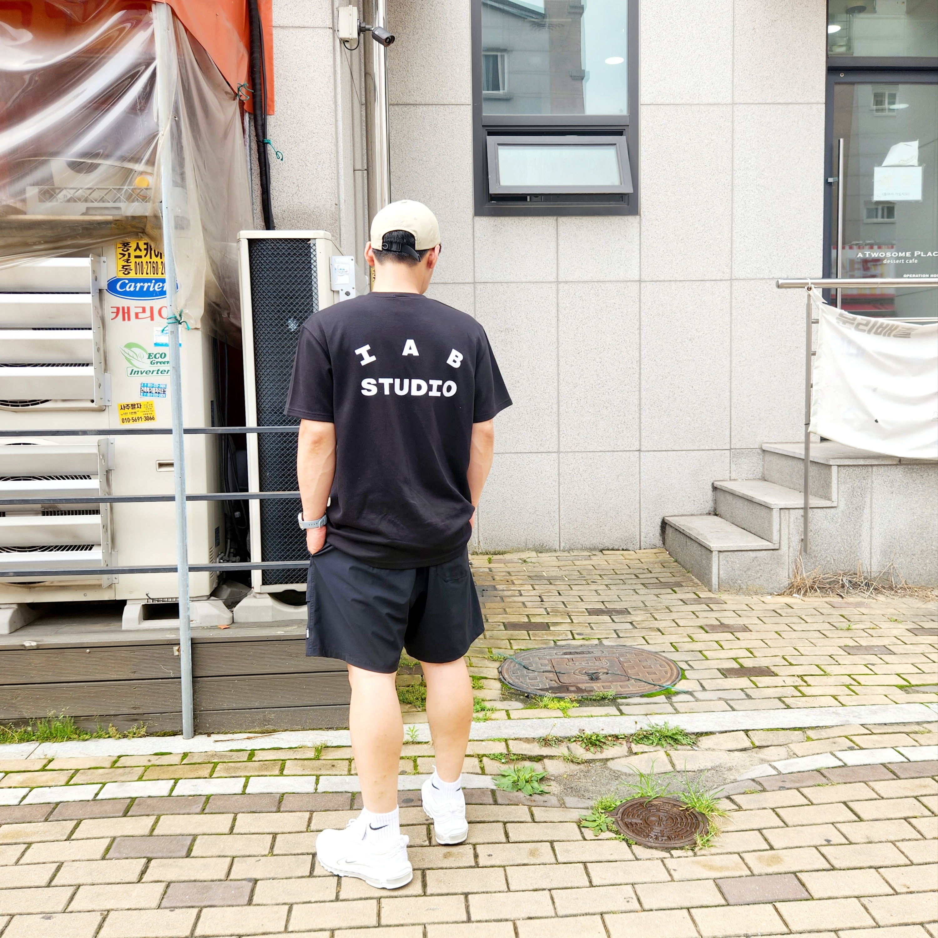 IAB Studio 10th Anniversary T-Shirt Black, Nike Air Max 97 Triple White Wolf Grey 착용 스타일