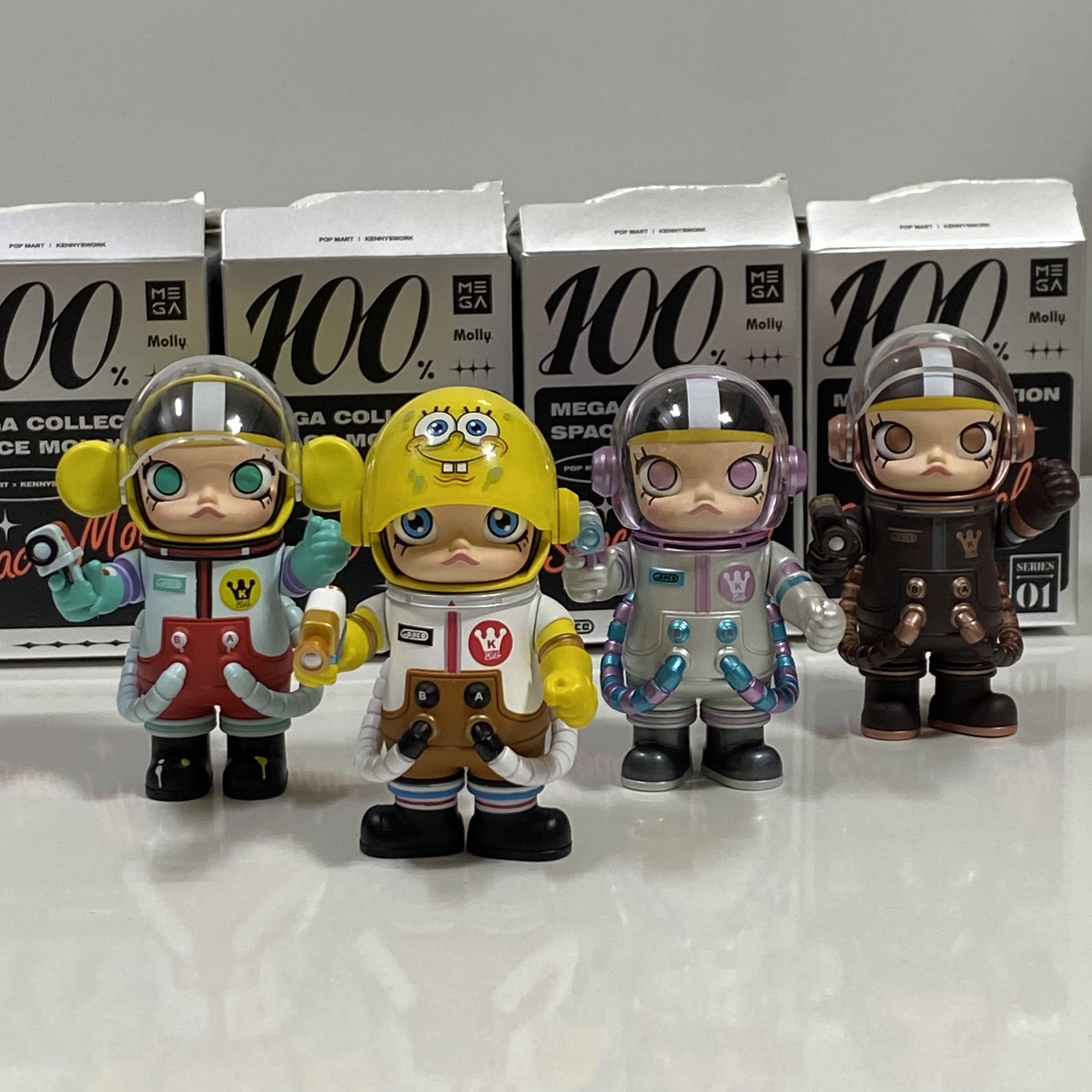 Pop Mart Mega Space Molly Series 1 Sealed Case 100% (9 Blind Boxes) 착용 스타일