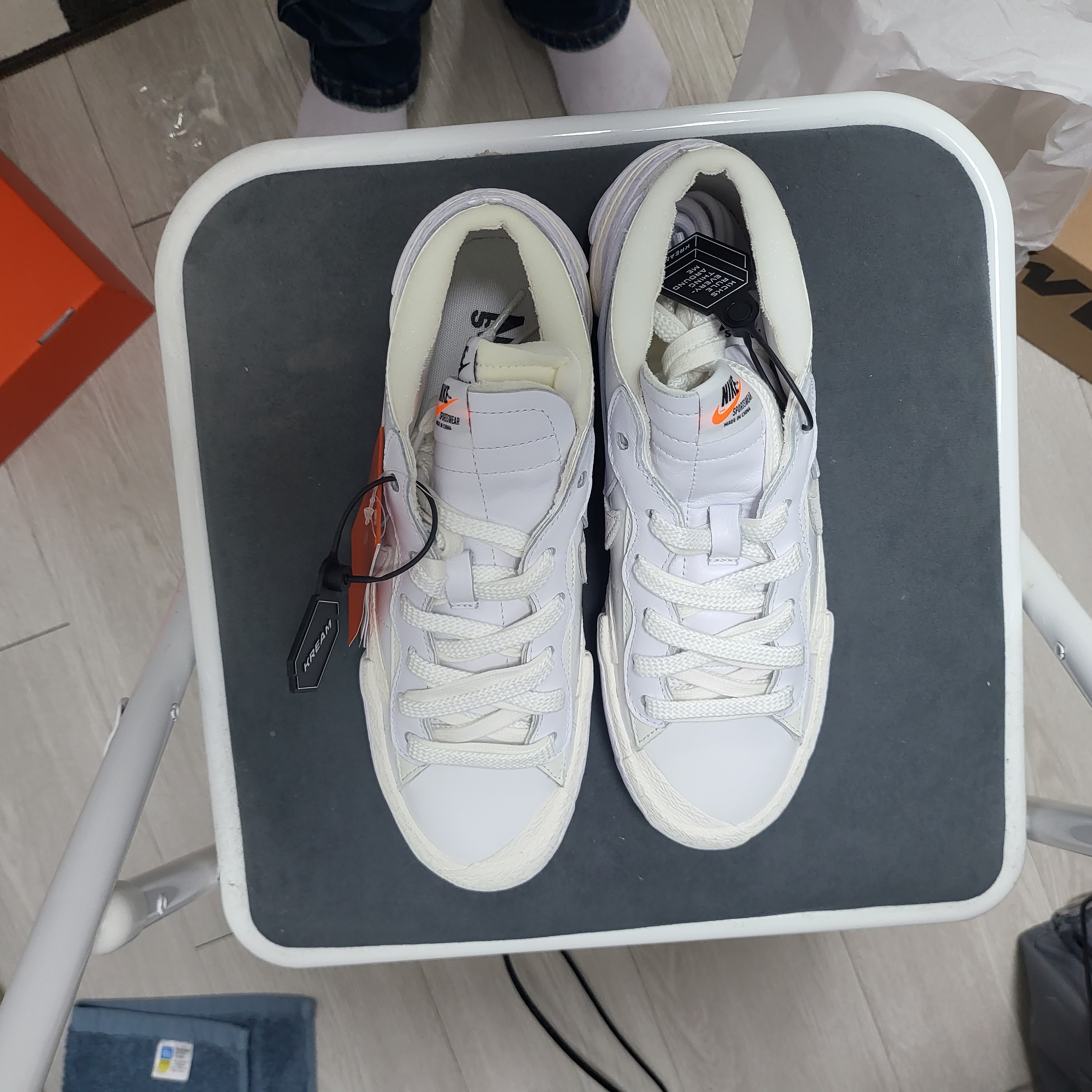 Nike x Sacai Blazer Low White Patent Leather 착용 스타일