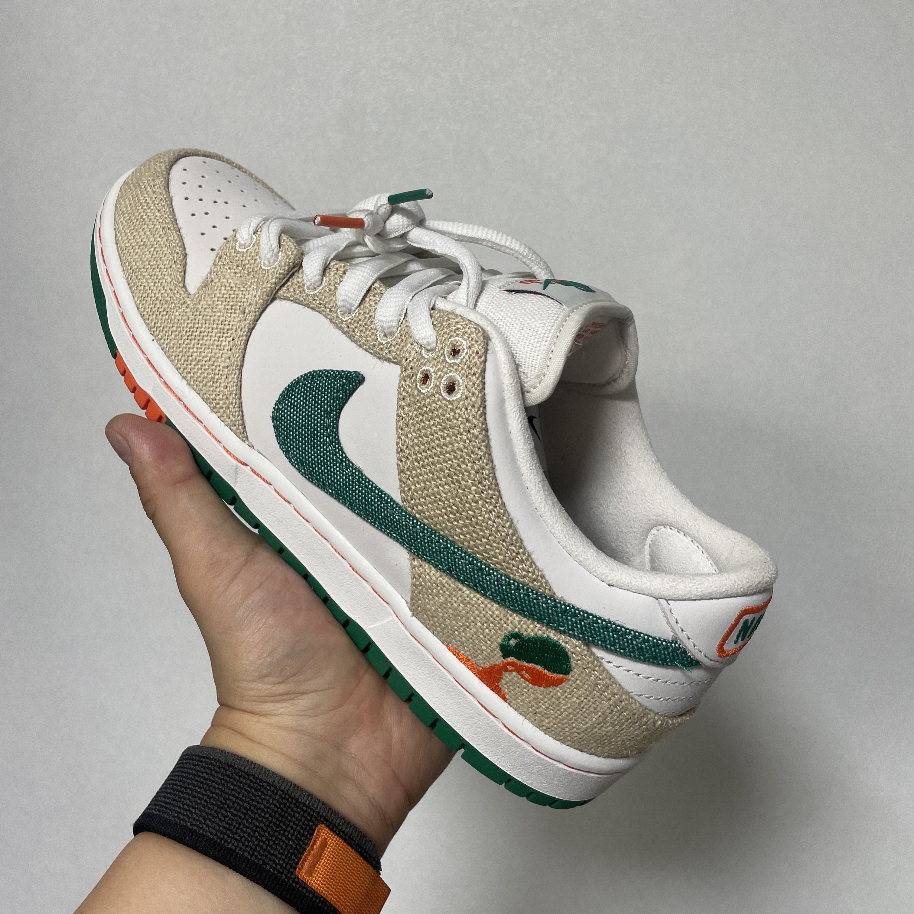 Nike x Jarritos SB Dunk Low Phantom and Malachite 착용 스타일 - 1
