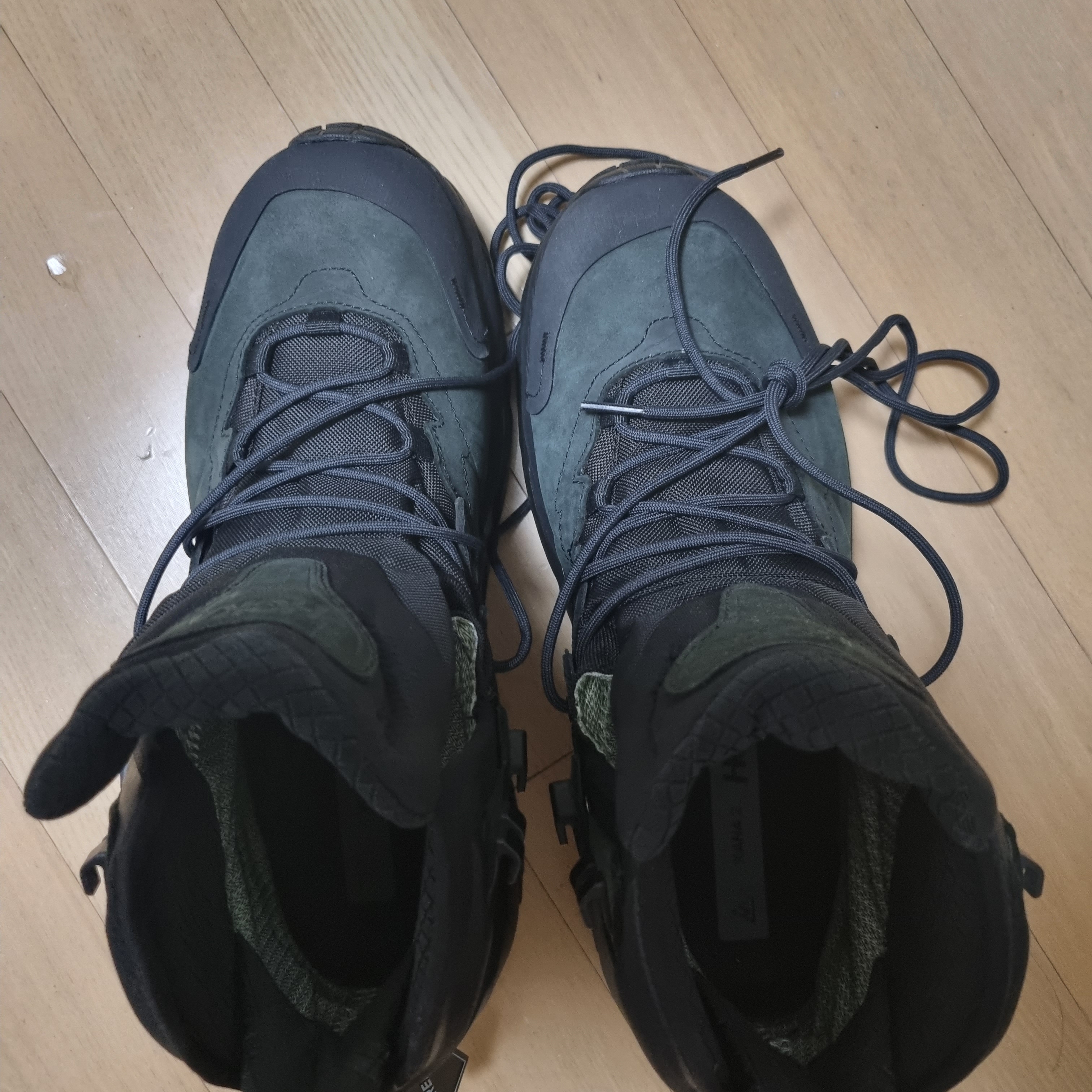 Hoka Kaha 2 Gore-Tex Black 착용 스타일