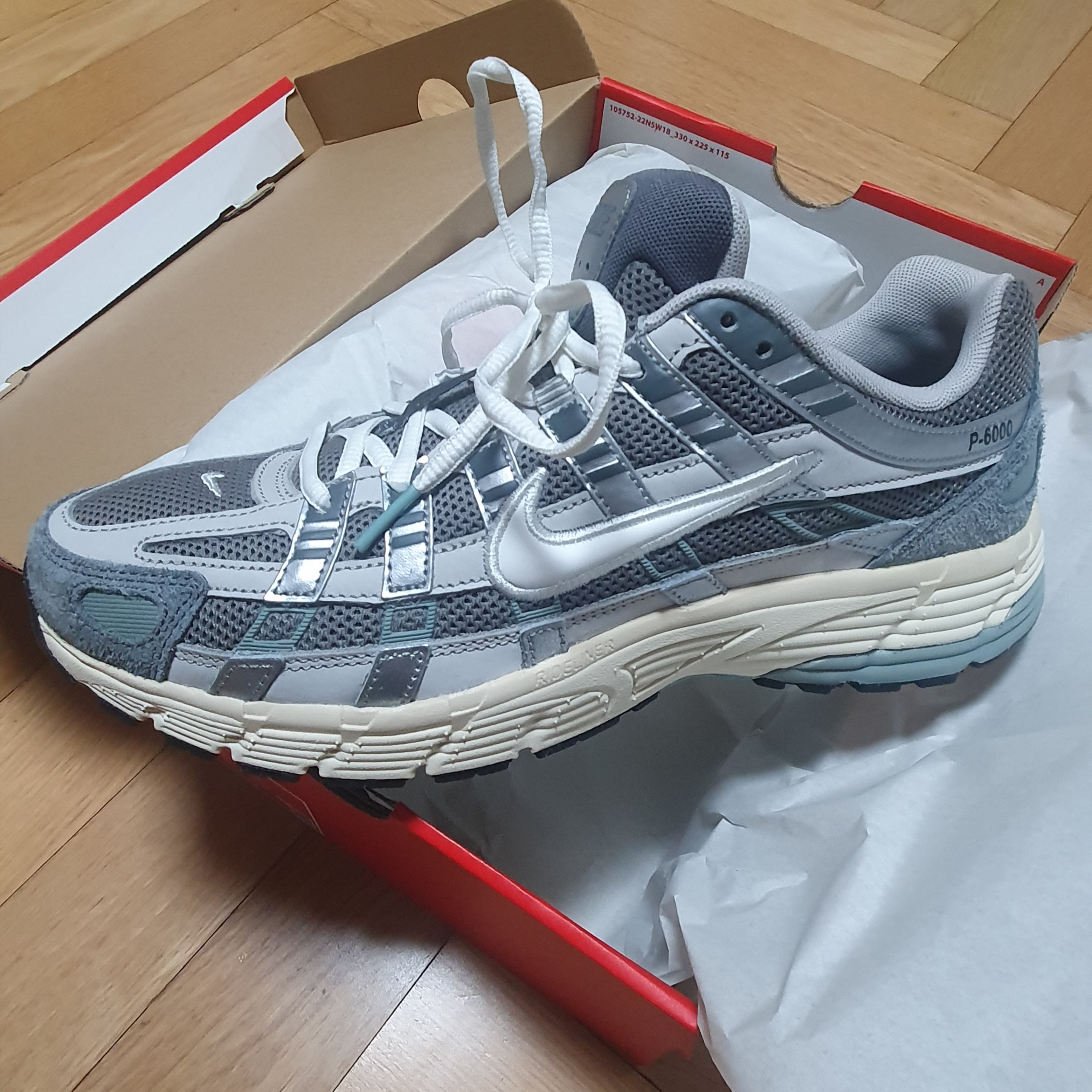 Nike P-6000 Flat Pewter Light Iron Ore 착용 스타일