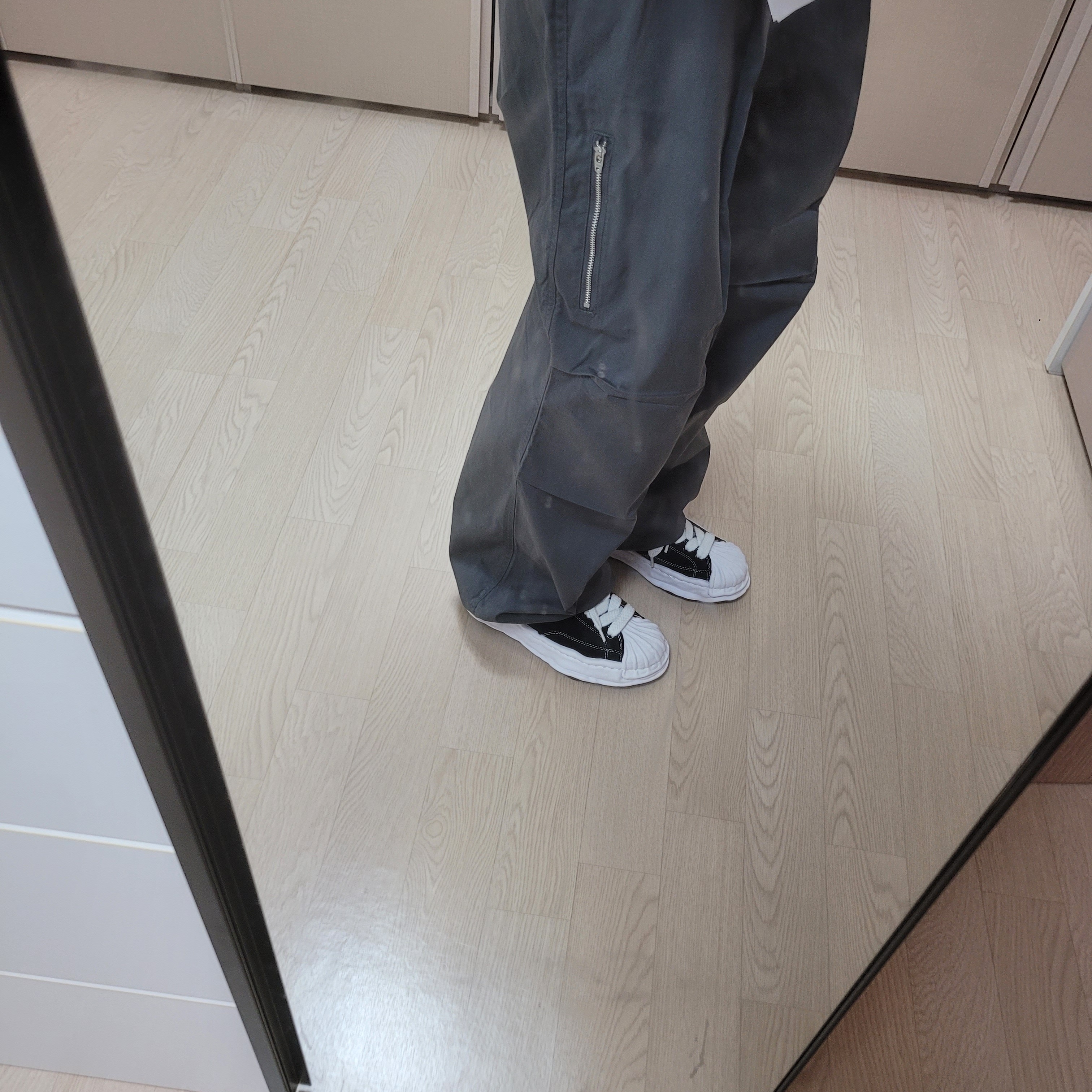 Maison Mihara Yasuhiro Blakey OG Sole Canvas Low-top Sneakers Black White 착용 스타일