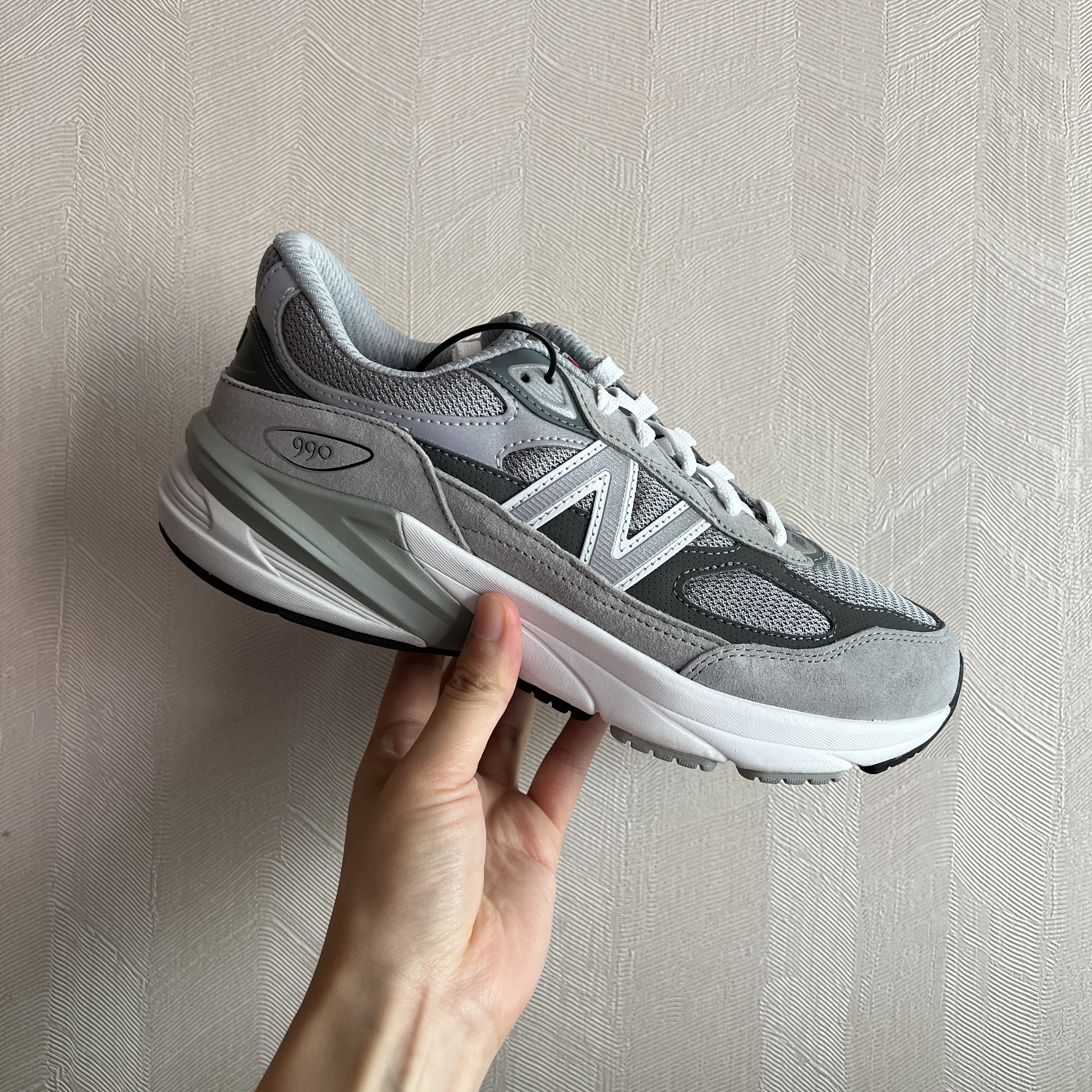 (GS) New Balance 990v6 Gray - M Medium 착용 스타일 - 2