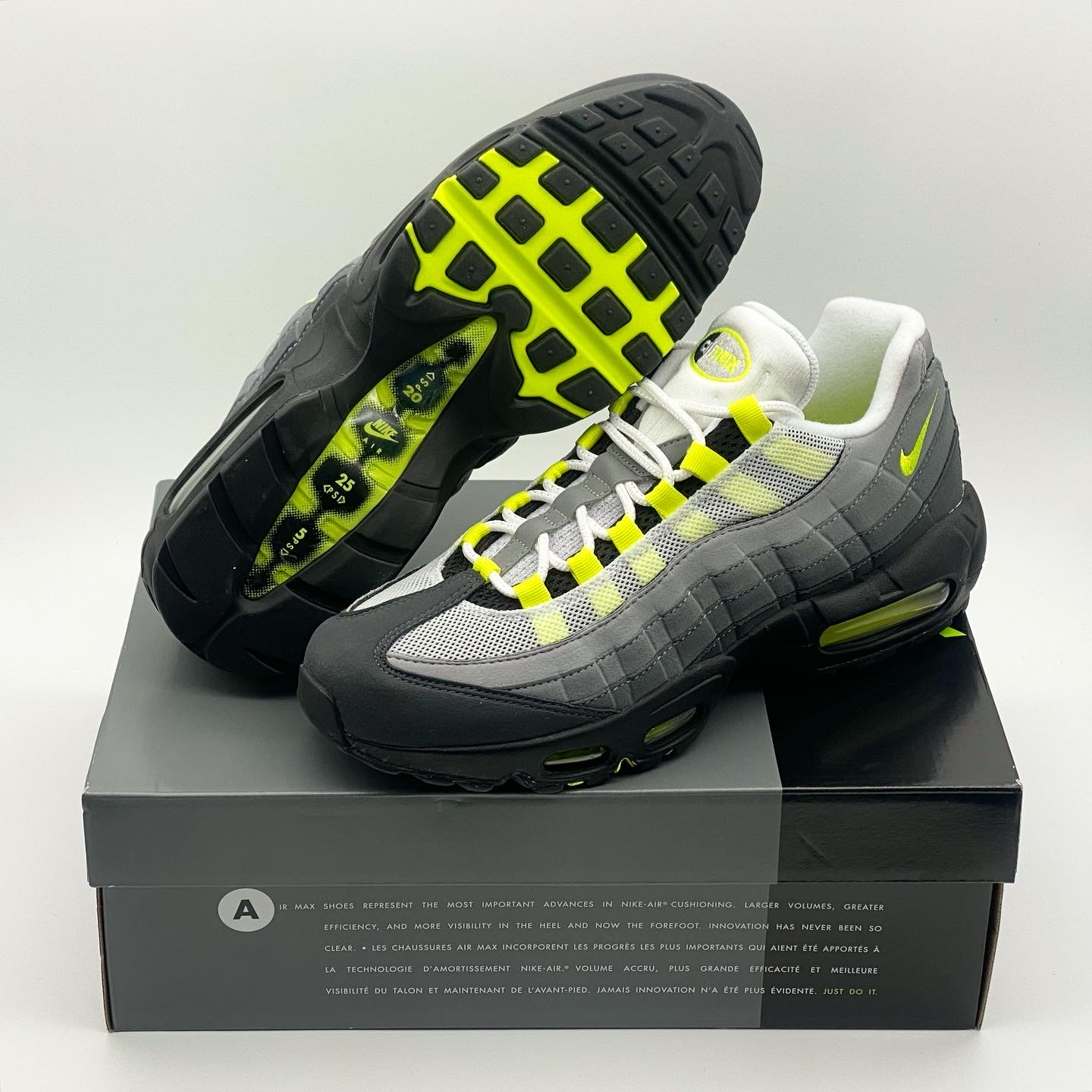 Nike Air Max 95 OG Neon Yellow 2020 착용 스타일 - 1