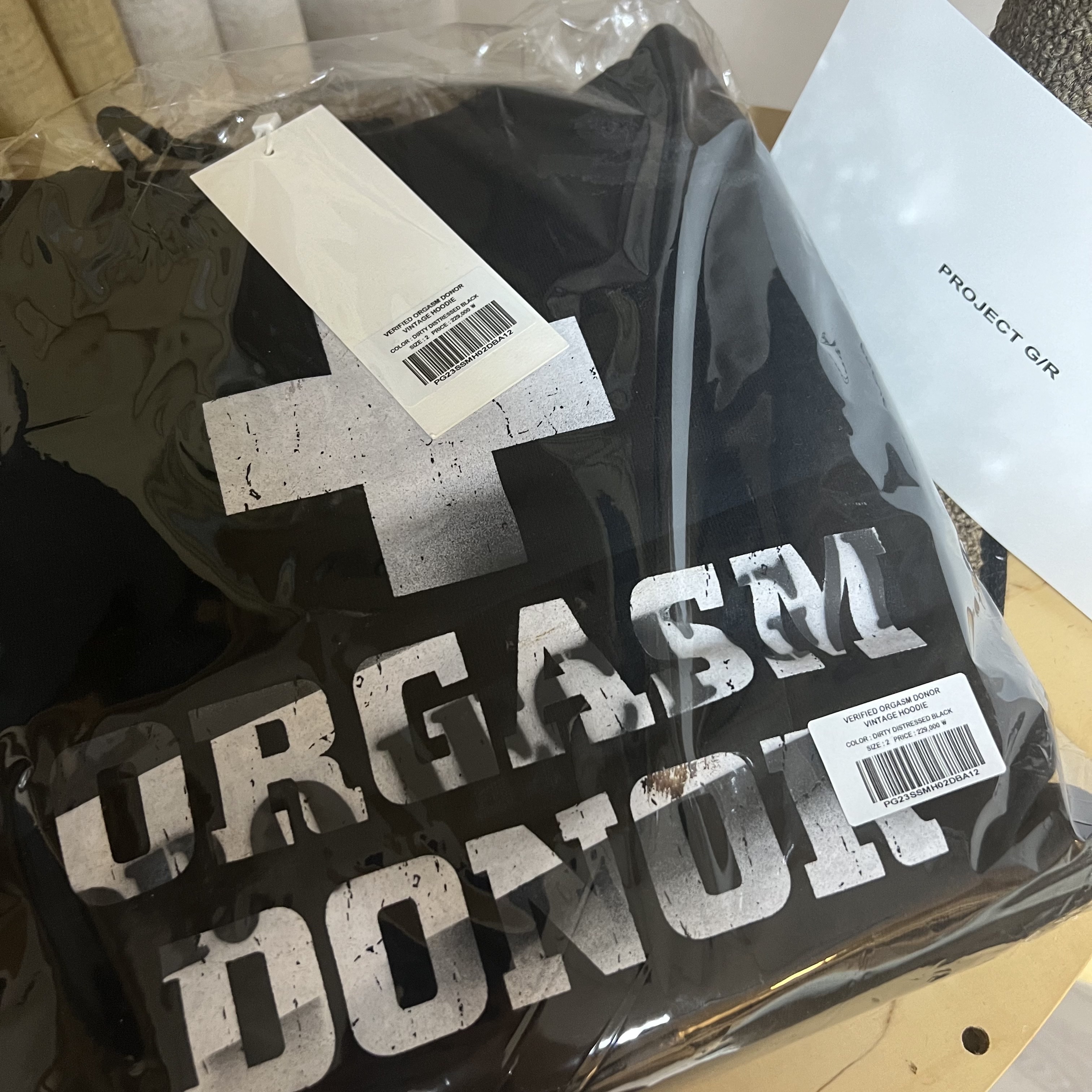 Project G/R Verified Orgasm Donor Hoodie Dirty Black 착용 스타일