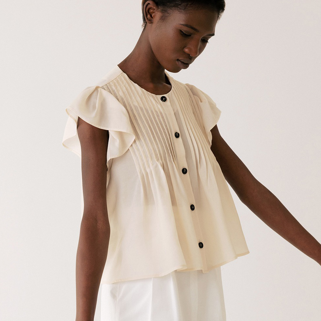 킨더살몬 우먼 핀턱 러플 슬리브 블라우스 크림(Kindersalmon Women Pintucked Ruffle-sleeve Blouse Cream) - 2
