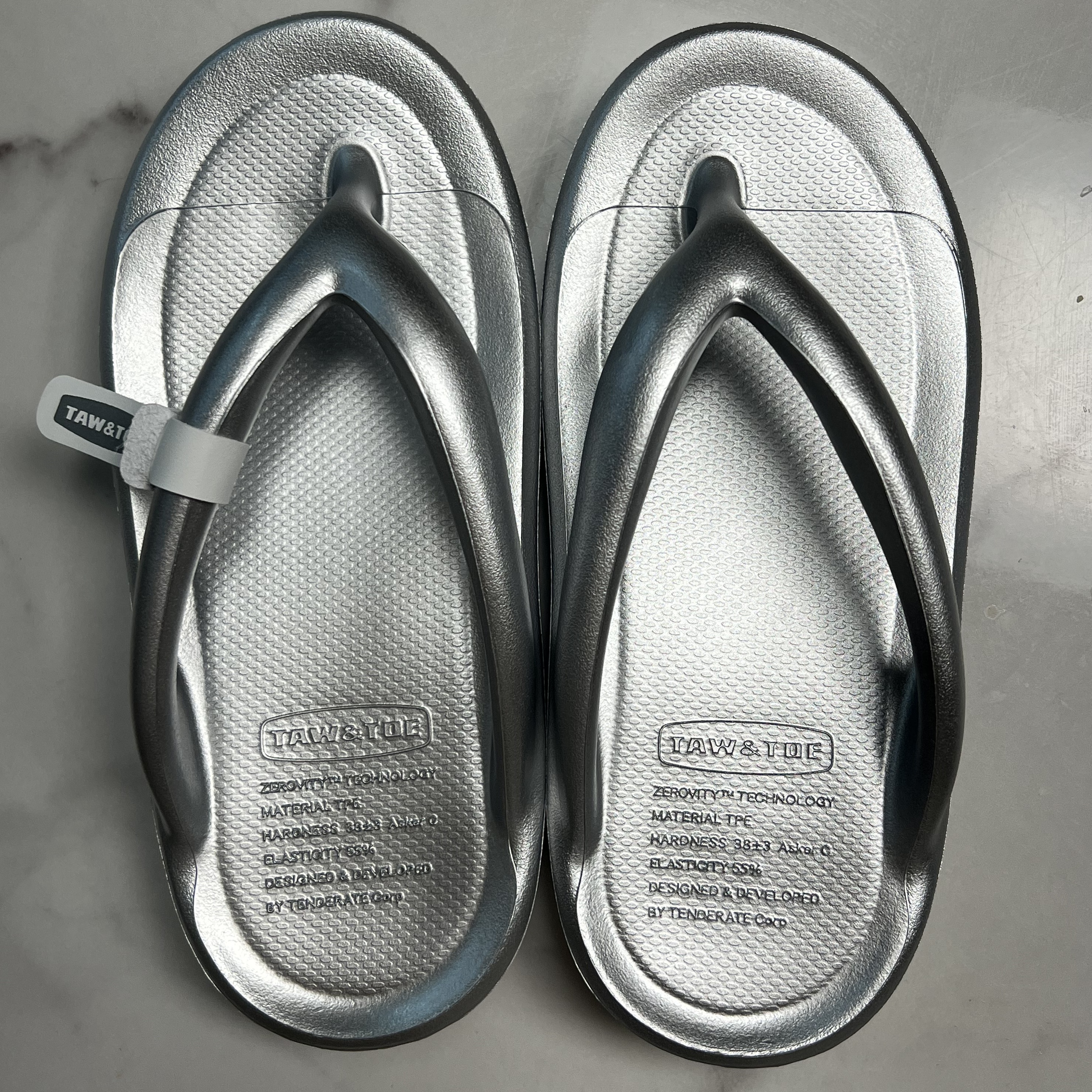 Taw&Toe Flip Flop Zerovity OG Light Silver, Taw&Toe x Wiggle Wiggle Flip Flop Zerovity Cream 착용 스타일