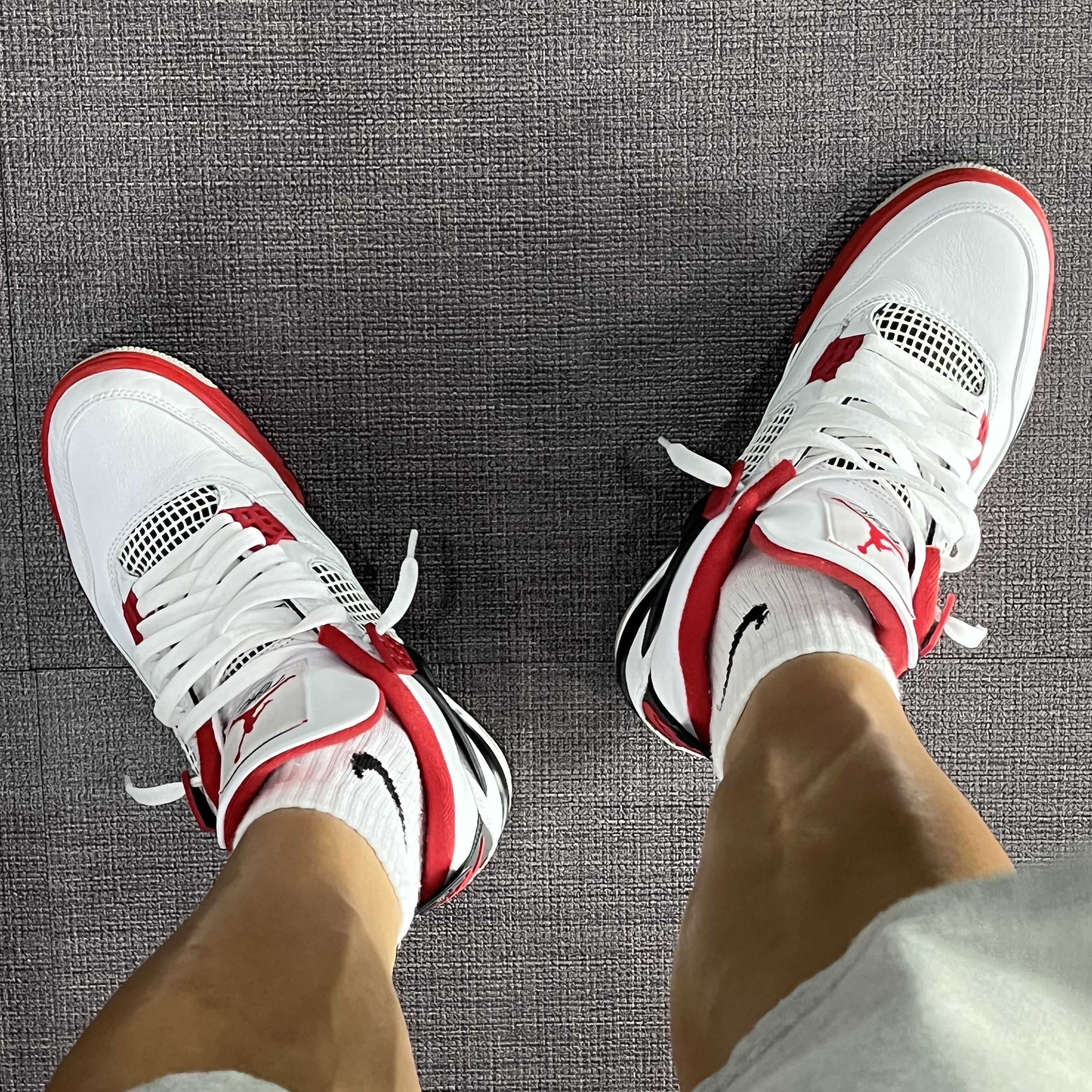 Jordan 4 Retro OG Fire Red 2020 착용 스타일