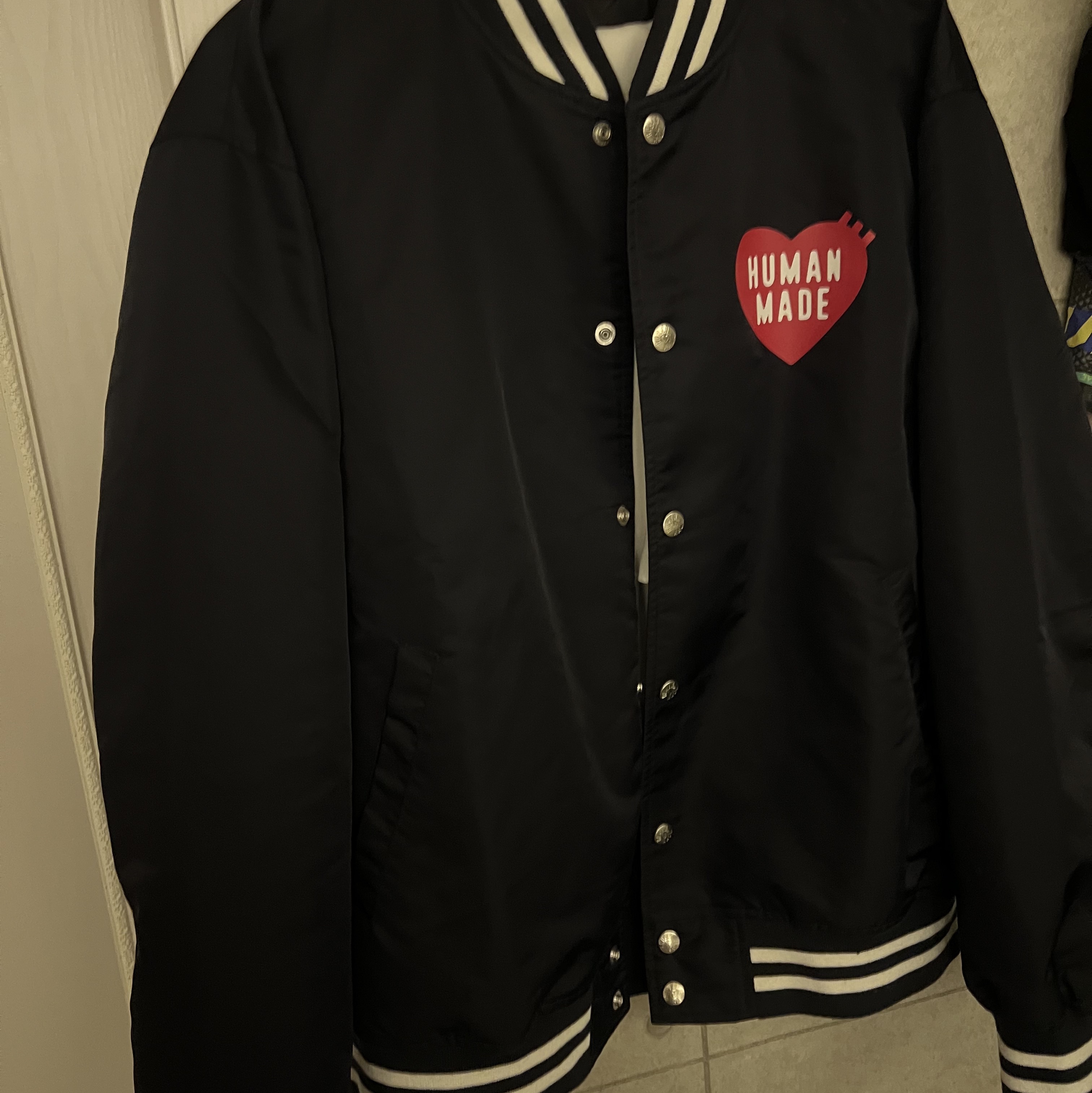Human Made Nylon Stadium Jacket Navy 착용 스타일 - 1