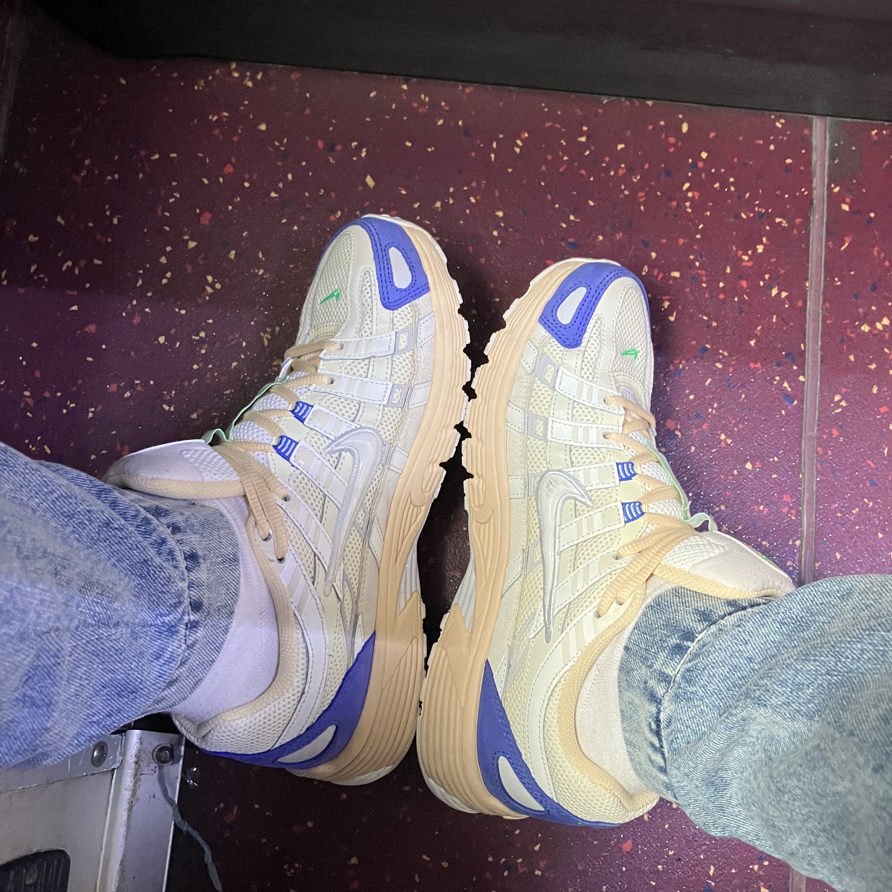 Nike P-6000 Coconut Milk Medium Blue 착용 스타일 - 2