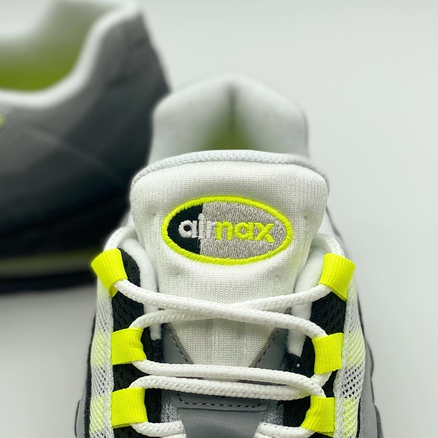 Nike Air Max 95 OG Neon Yellow 2020 착용 스타일 - 3