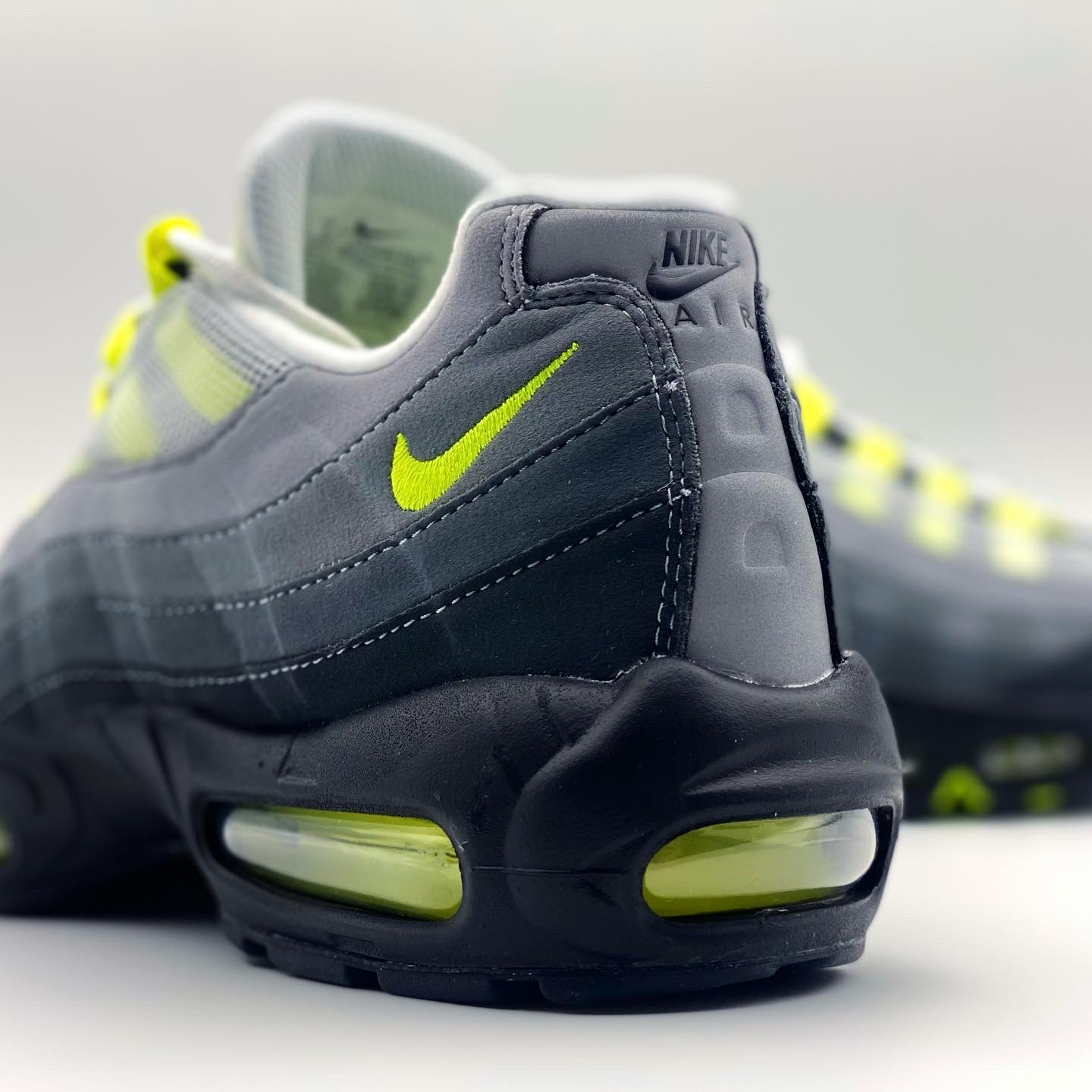 Nike Air Max 95 OG Neon Yellow 2020 착용 스타일 - 4