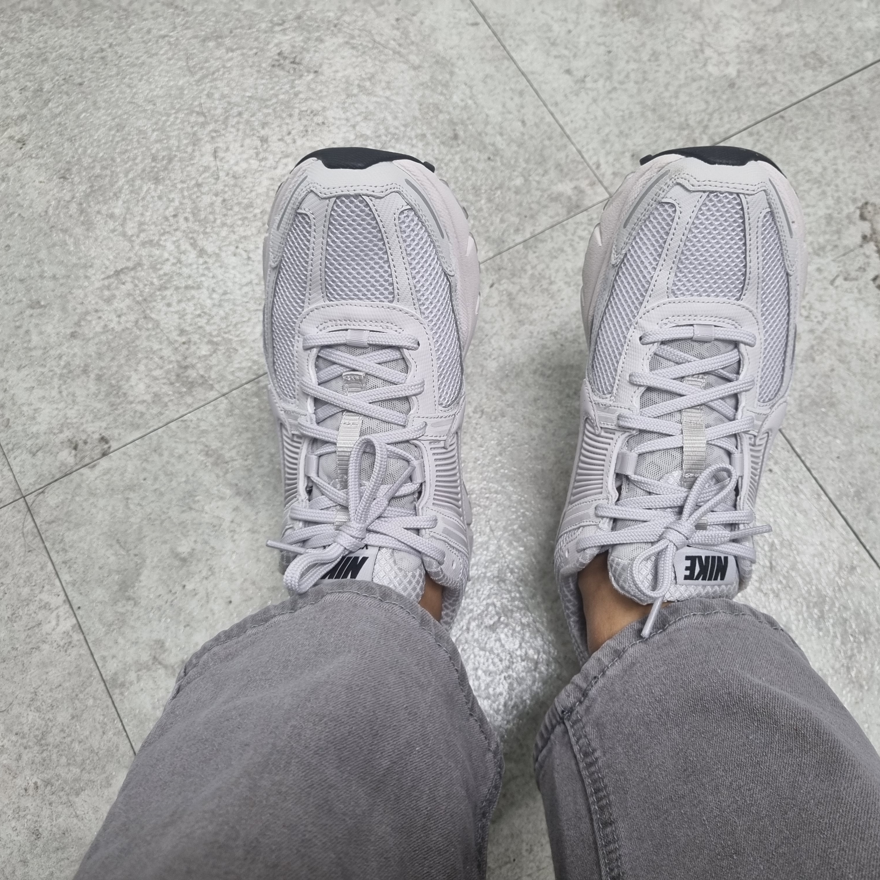 Nike Zoom Vomero 5 SP Vast Grey 2023 착용 스타일 - 1