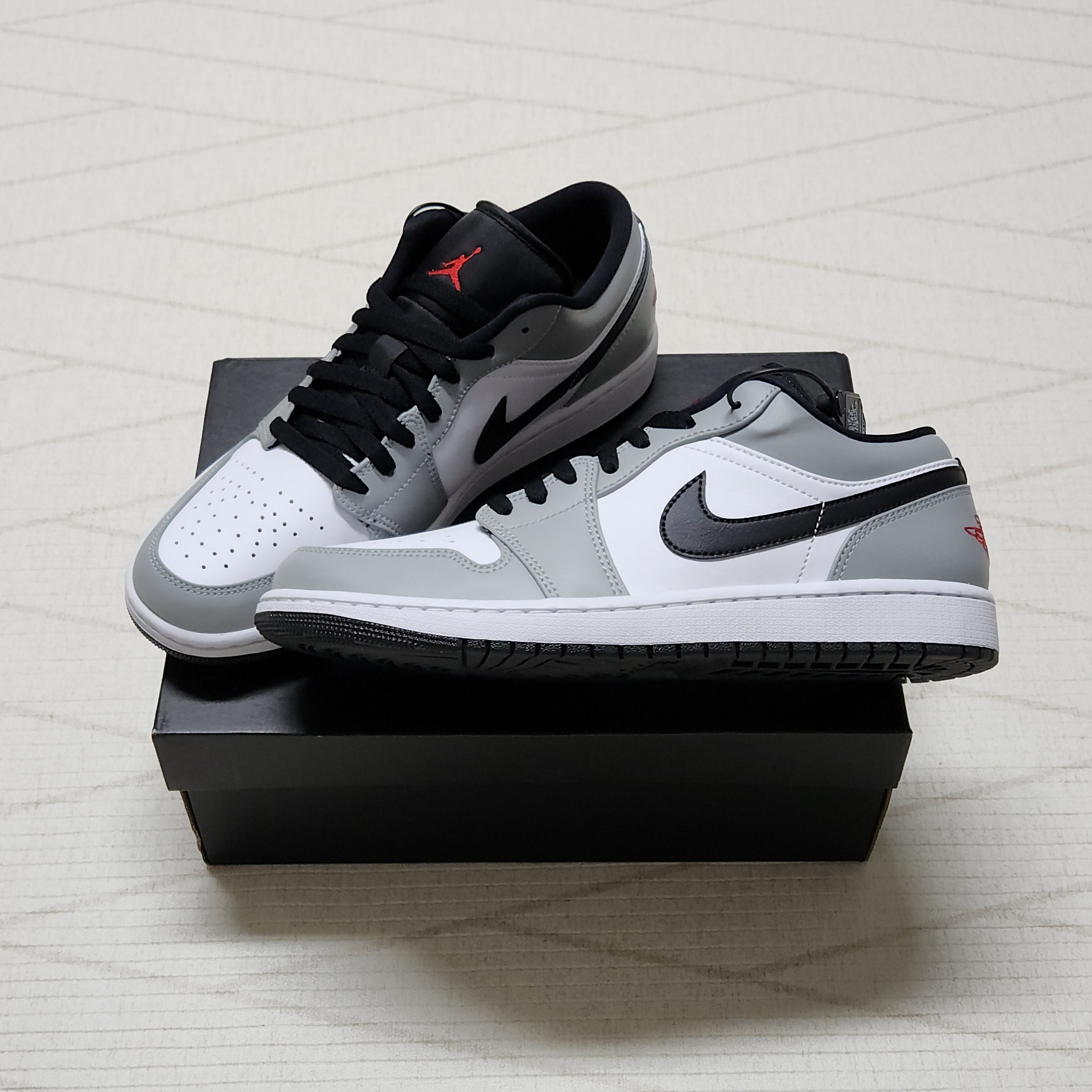 Jordan 1 Low Light Smoke Grey 착용 스타일 - 3