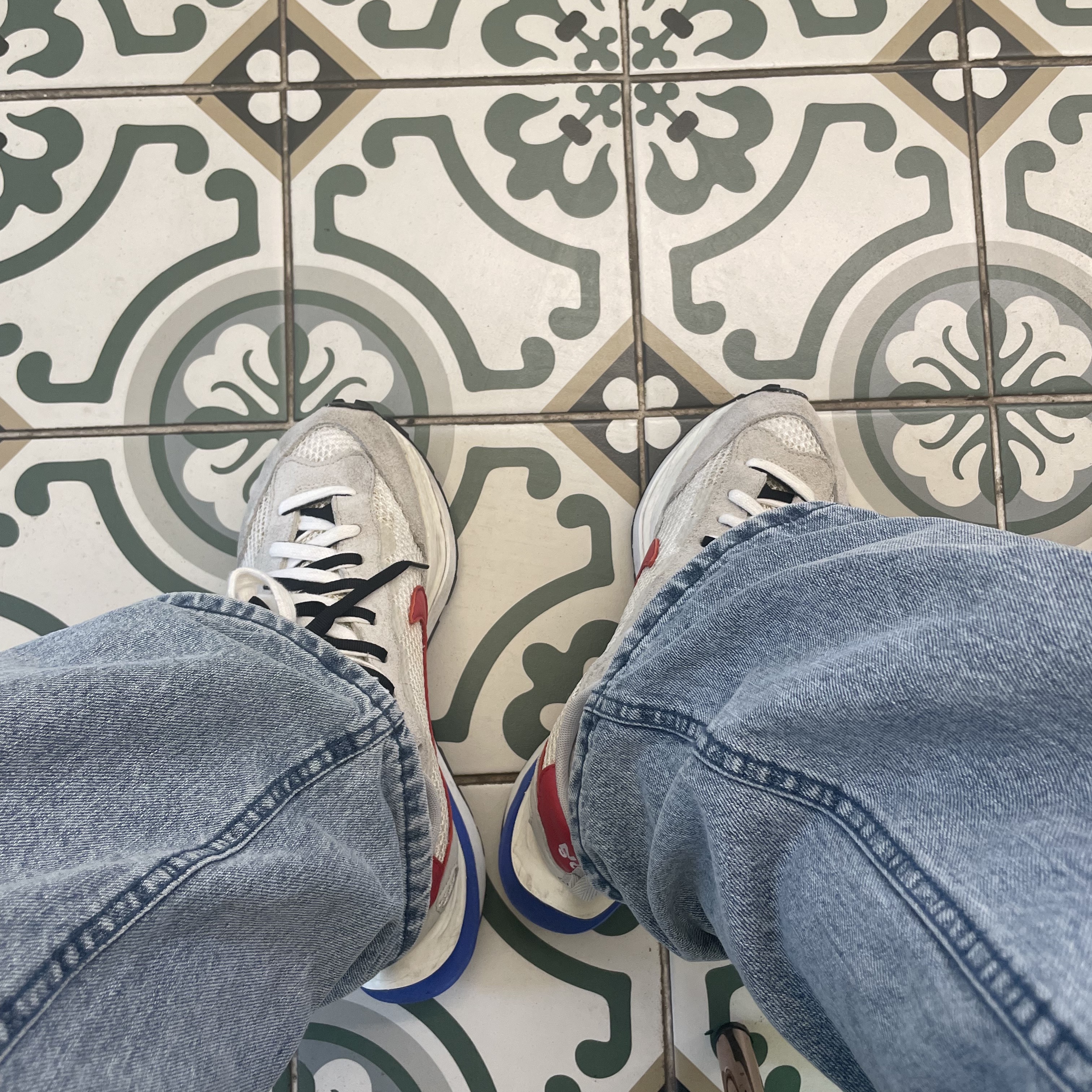 Nike x Sacai VaporWaffle Royal Fuchsia 착용 스타일