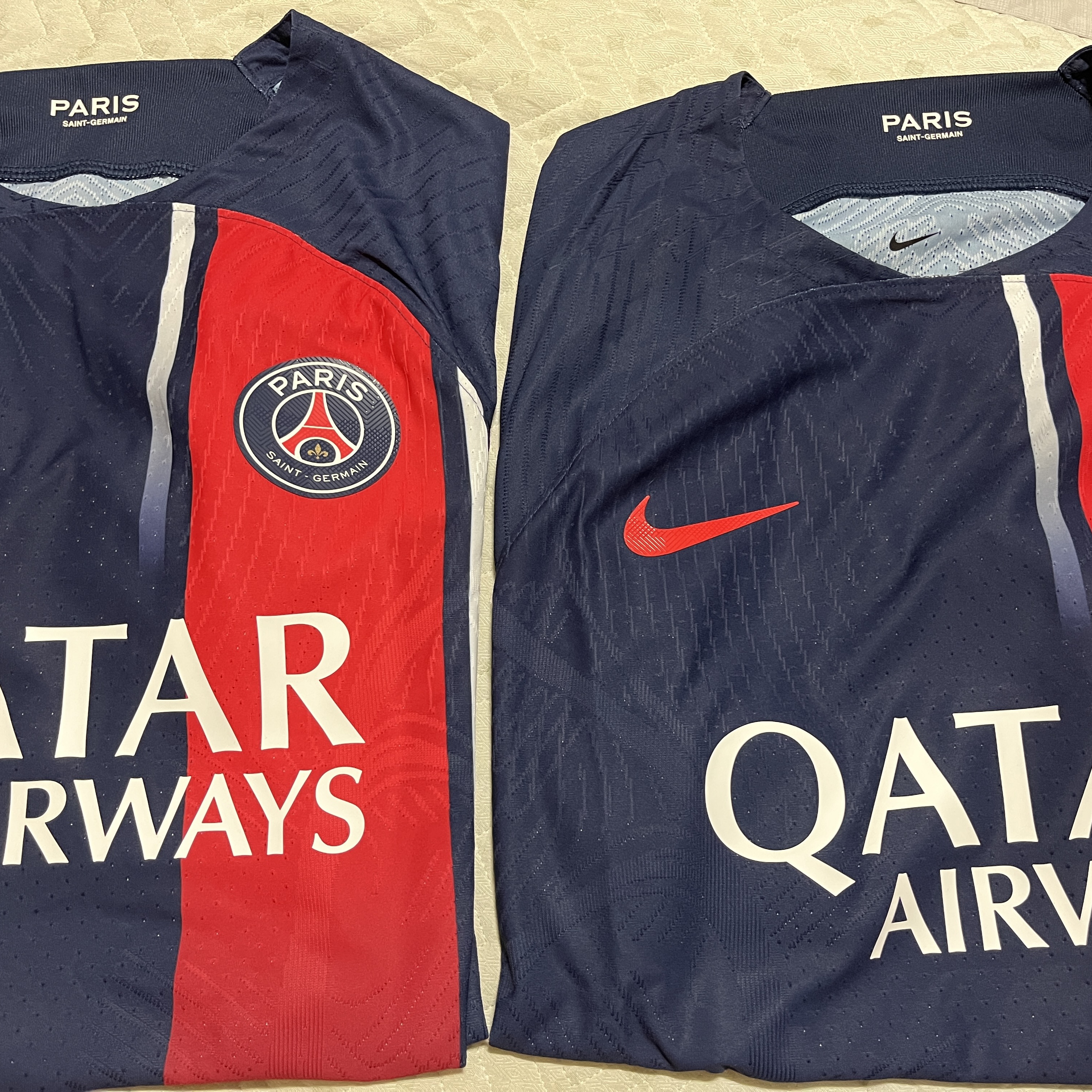 Nike Paris Saint-Germain 2023/24 Dri-Fit Stadium Home Jersey Midnight Navy (Non Marking Ver.), Nike Paris Saint-Germain 2023/24 Dri-Fit ADV Match Home SS Jersey Midnight Navy (Non Marking Ver.) 착용 스타일 - 2