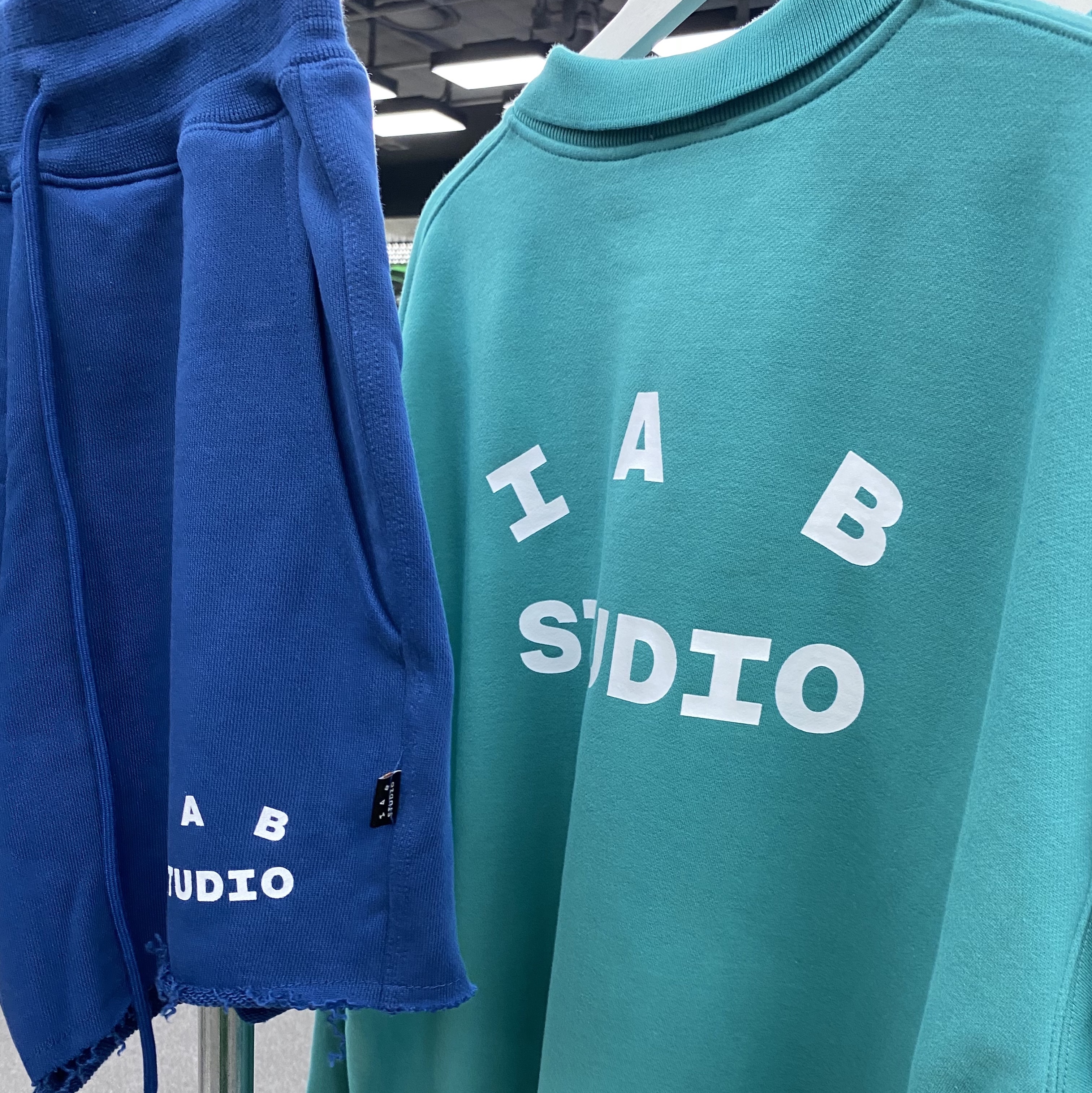 IAB Studio Rugby Sweatshirt Mint - The Hyundai Seoul Exclusive 착용 스타일