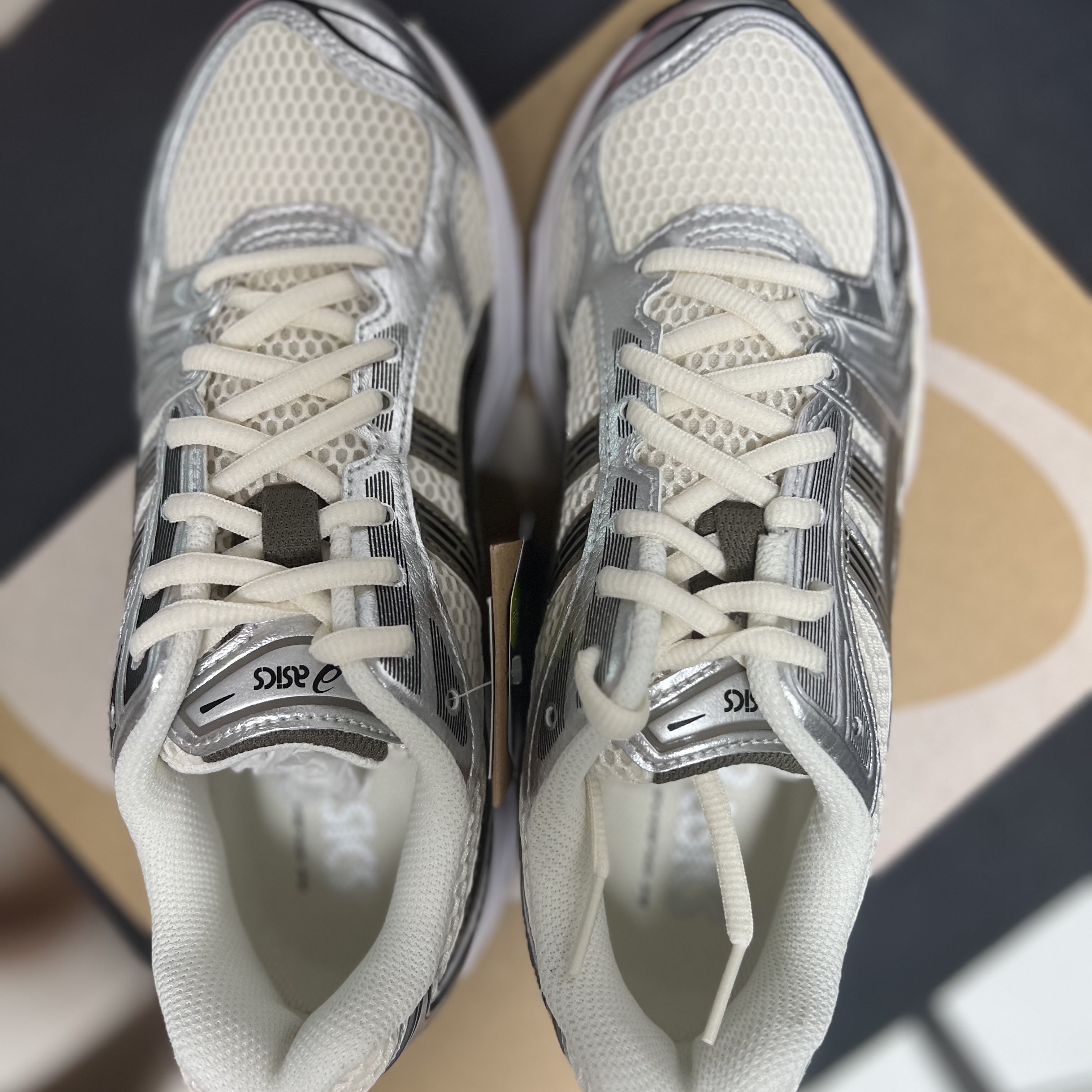 Asics Gel-Kayano 14 Cream Black 착용 스타일 - 1