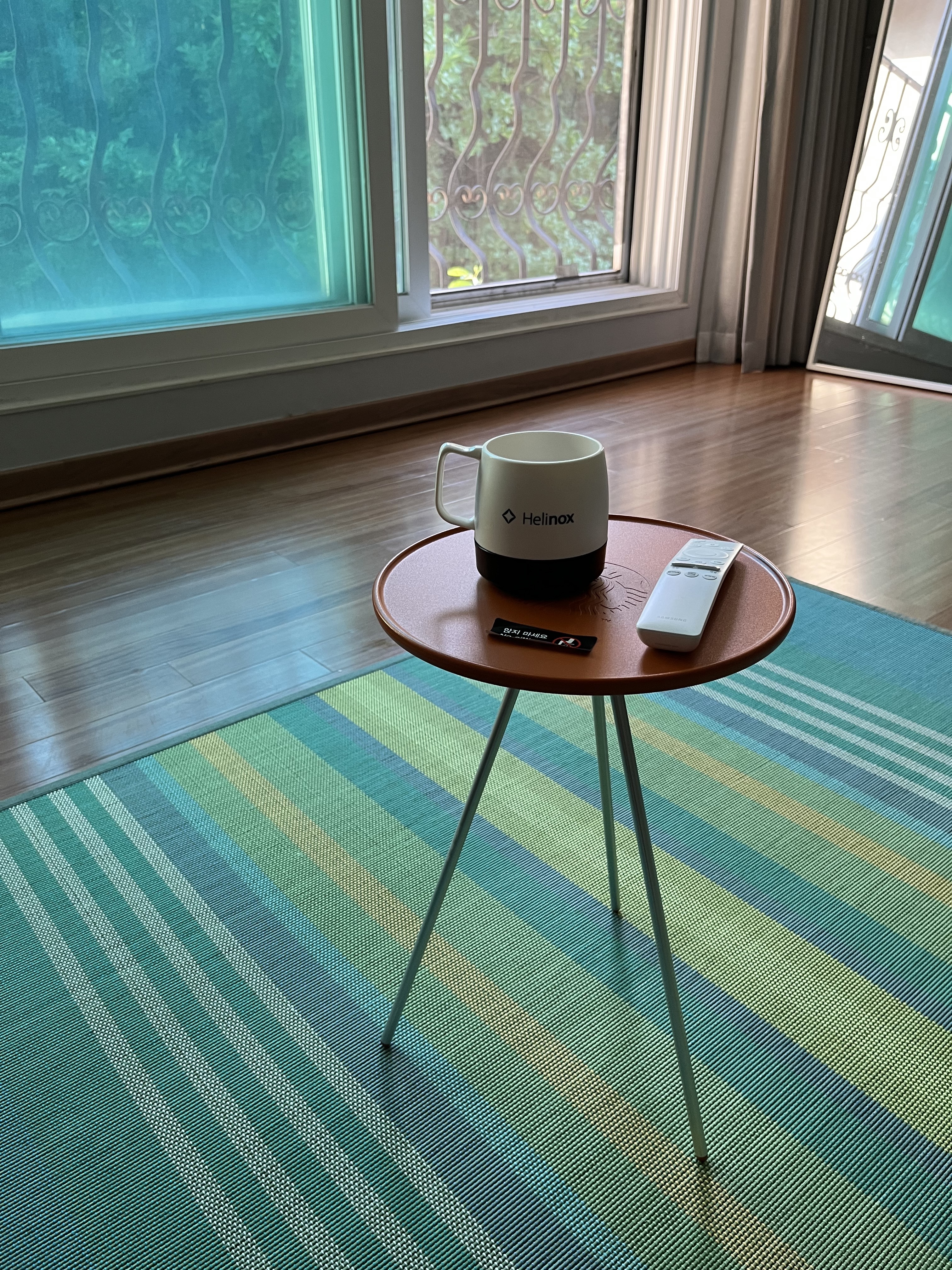 Starbucks x Helinox Side Table Brick Orange 착용 스타일