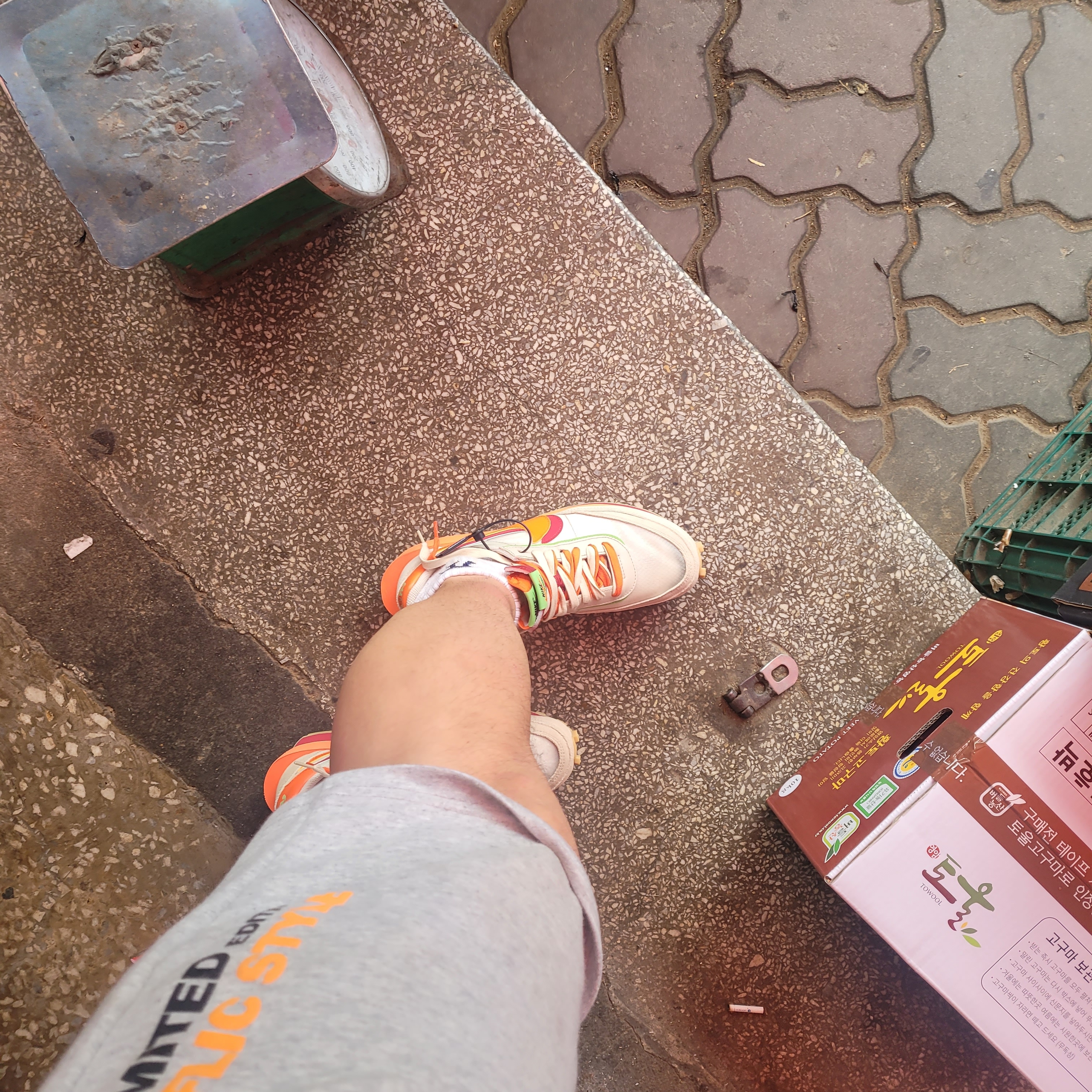 Nike x Sacai x Clot LDWaffle Orange Blaze 착용 스타일 - 4