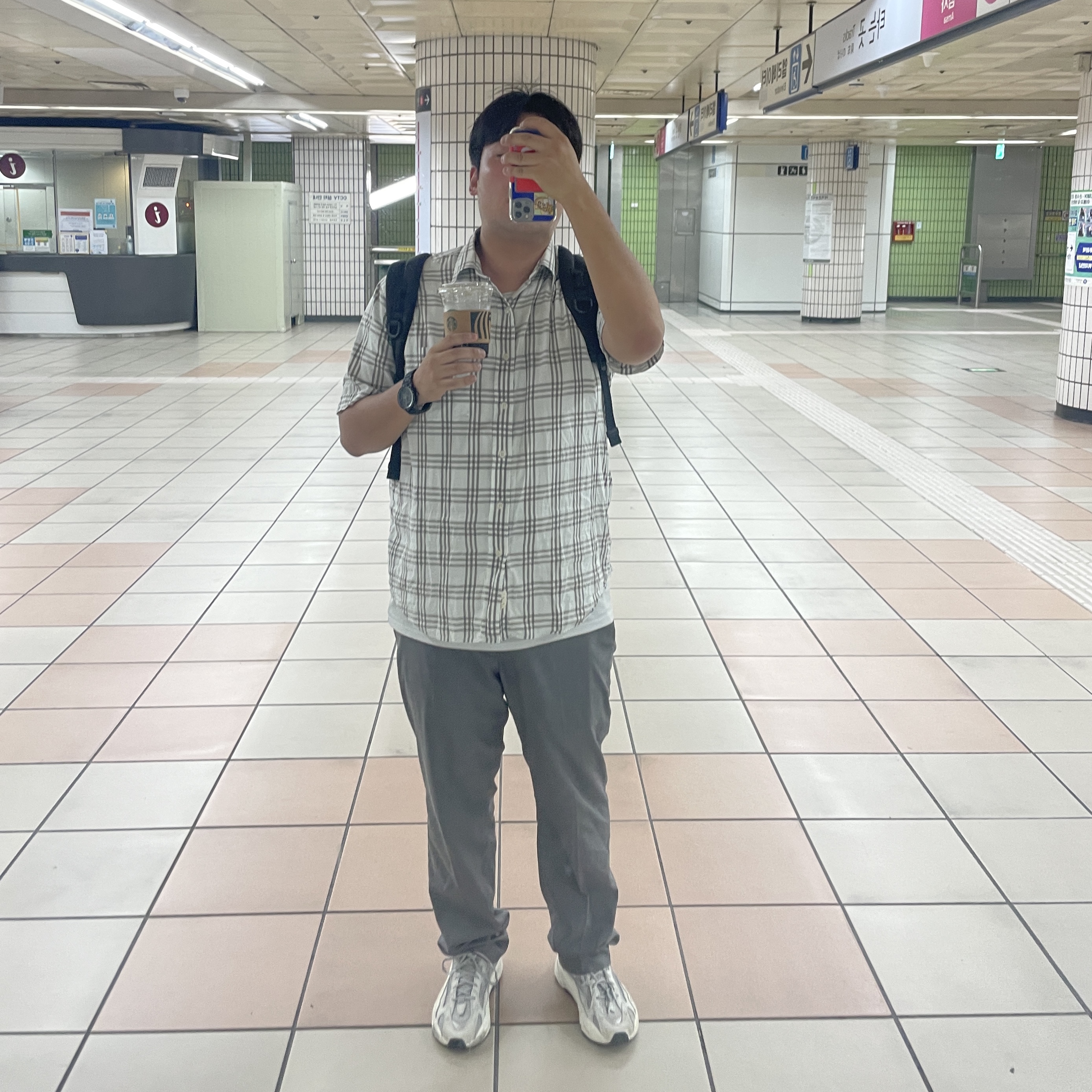 Adidas Yeezy Boost 700 V2 Static 2022 착용 스타일