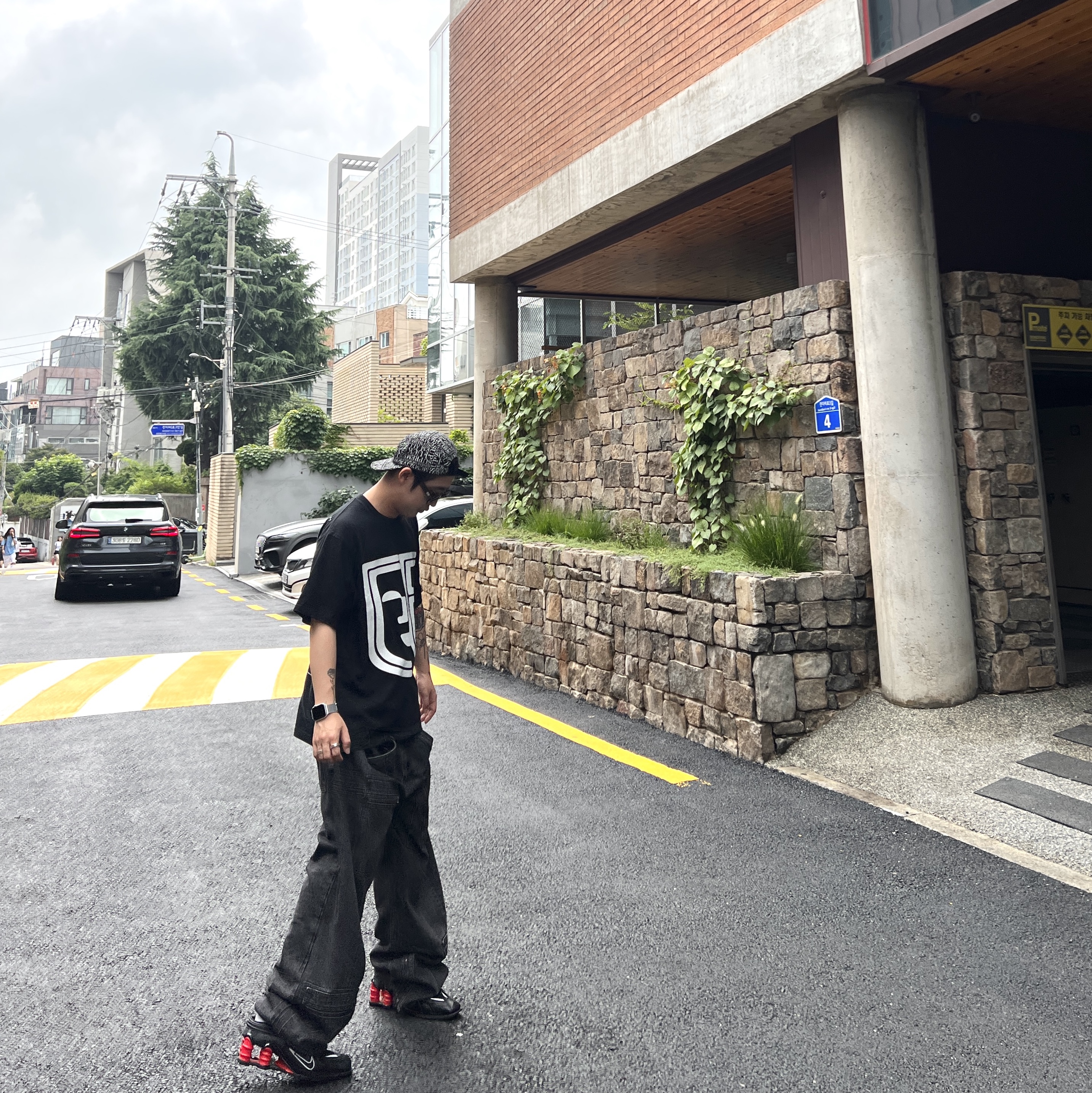 Gentle Monster La Mode 01 Black, Nike x Martine Rose Shox MR4 Black 착용 스타일 - 2