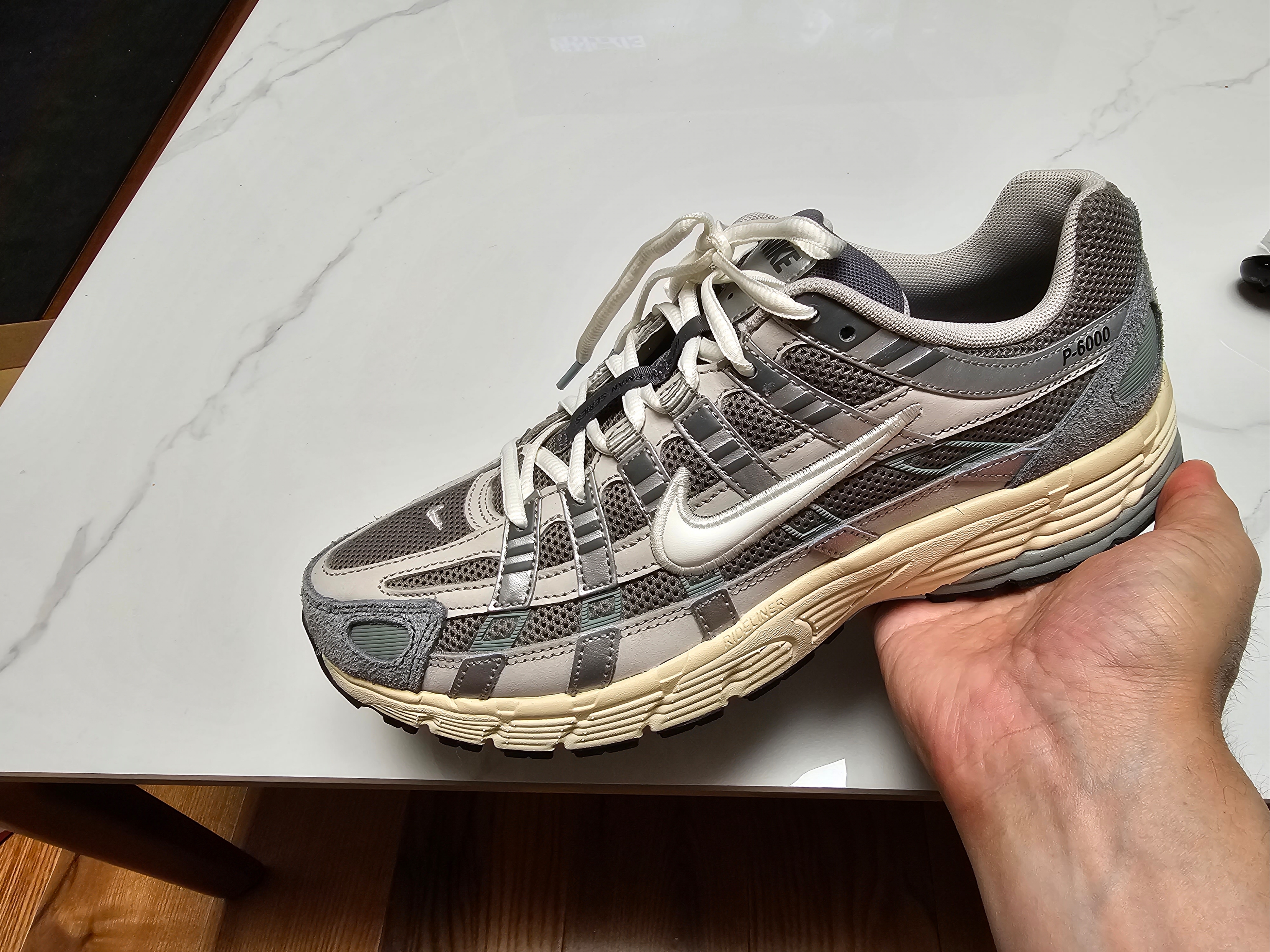 Nike P-6000 Flat Pewter Light Iron Ore 착용 스타일