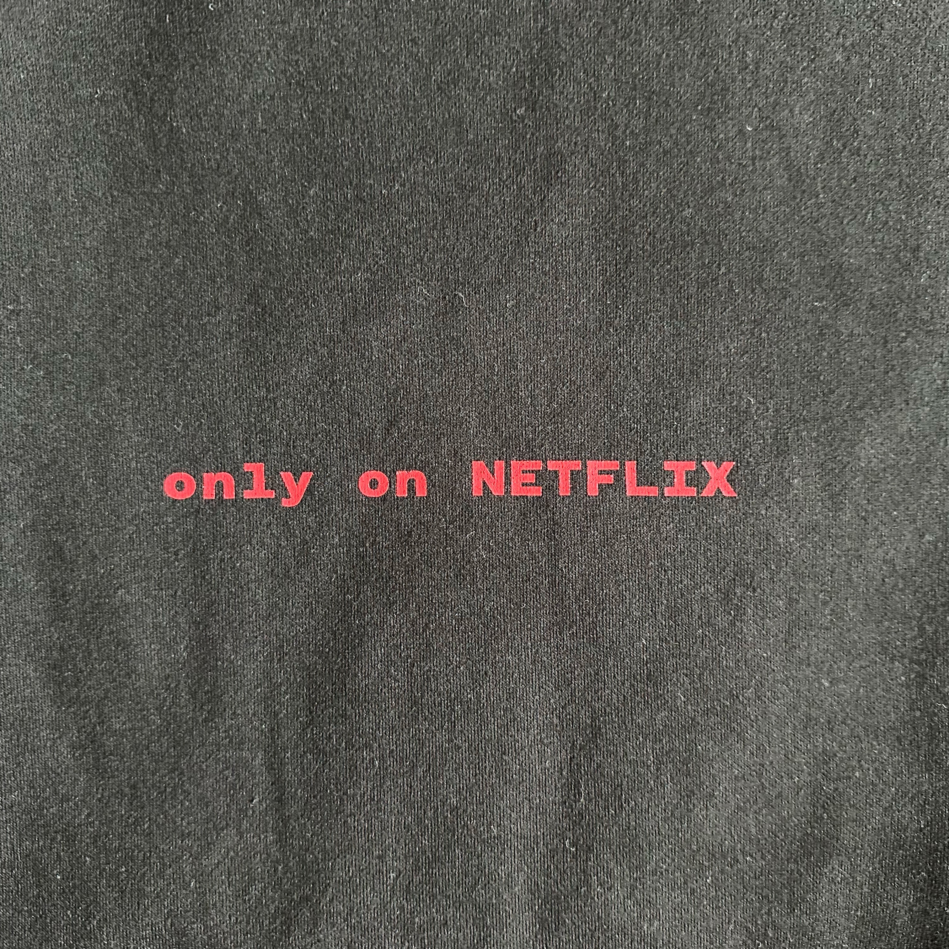 IAB Studio x Netflix SS T-Shirt Black 착용 스타일 - 3