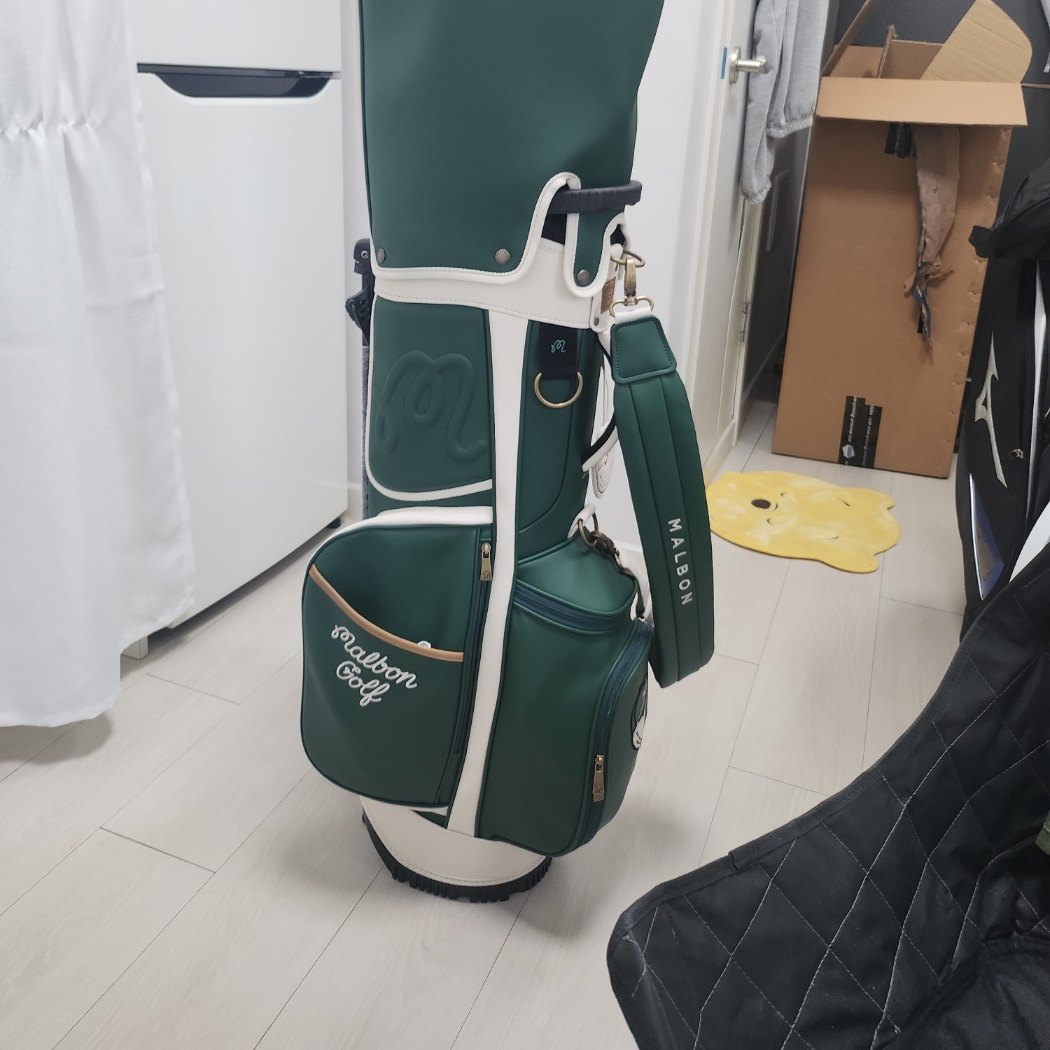 Malbon Golf M Bucket Classic Stand Bag Green 착용 스타일