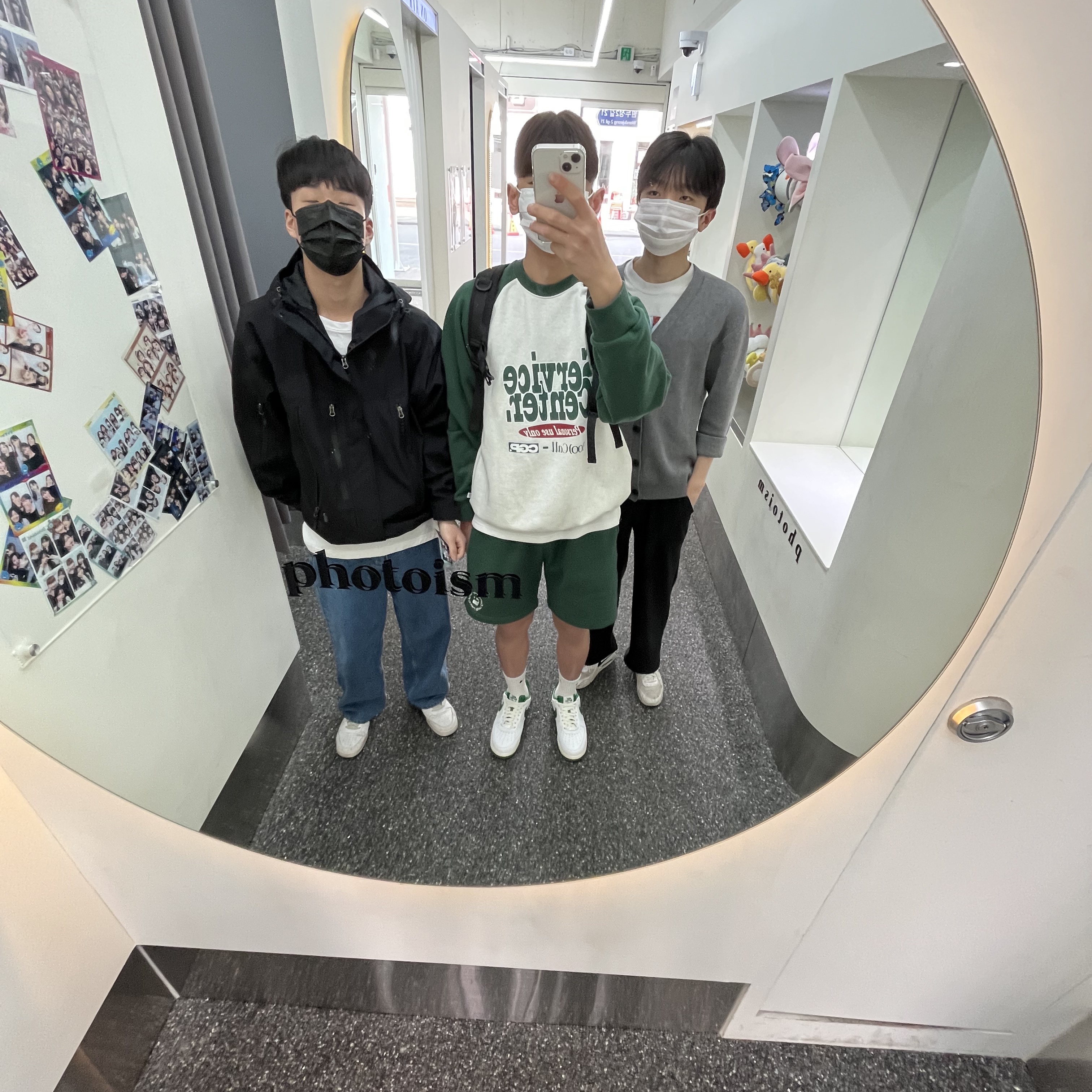 Nike Air Force 1 '07 LV8 Varsity White Pine Green 착용 스타일