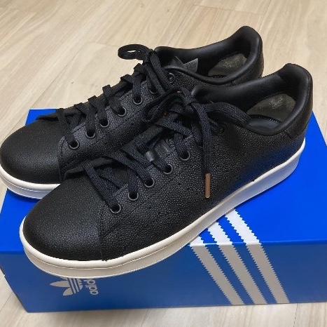 Adidas Stan Smith H Core Black Chalk White 착용 스타일 - 3