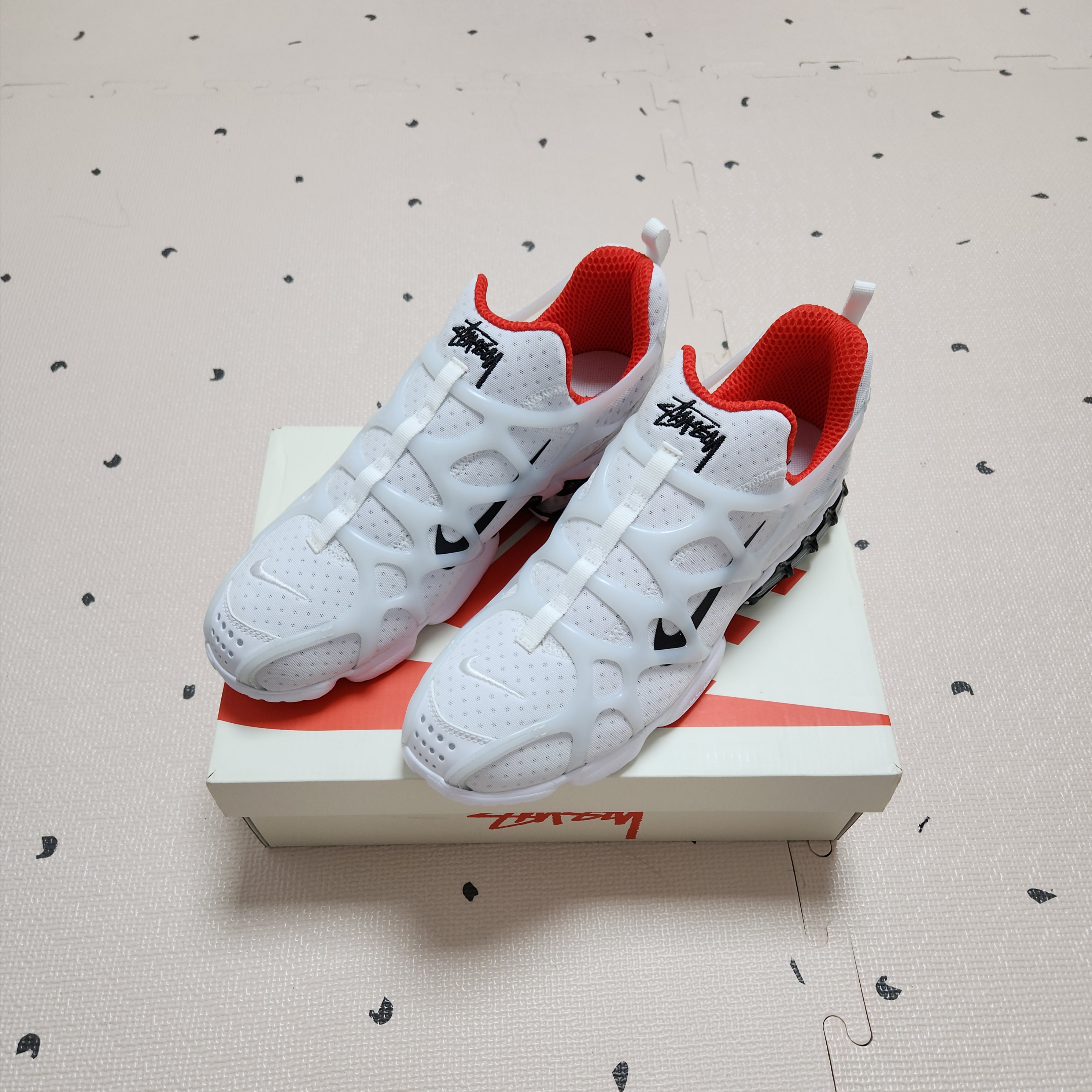 Nike x Stussy Air Zoom Spiridon Kukini White 착용 스타일 - 1