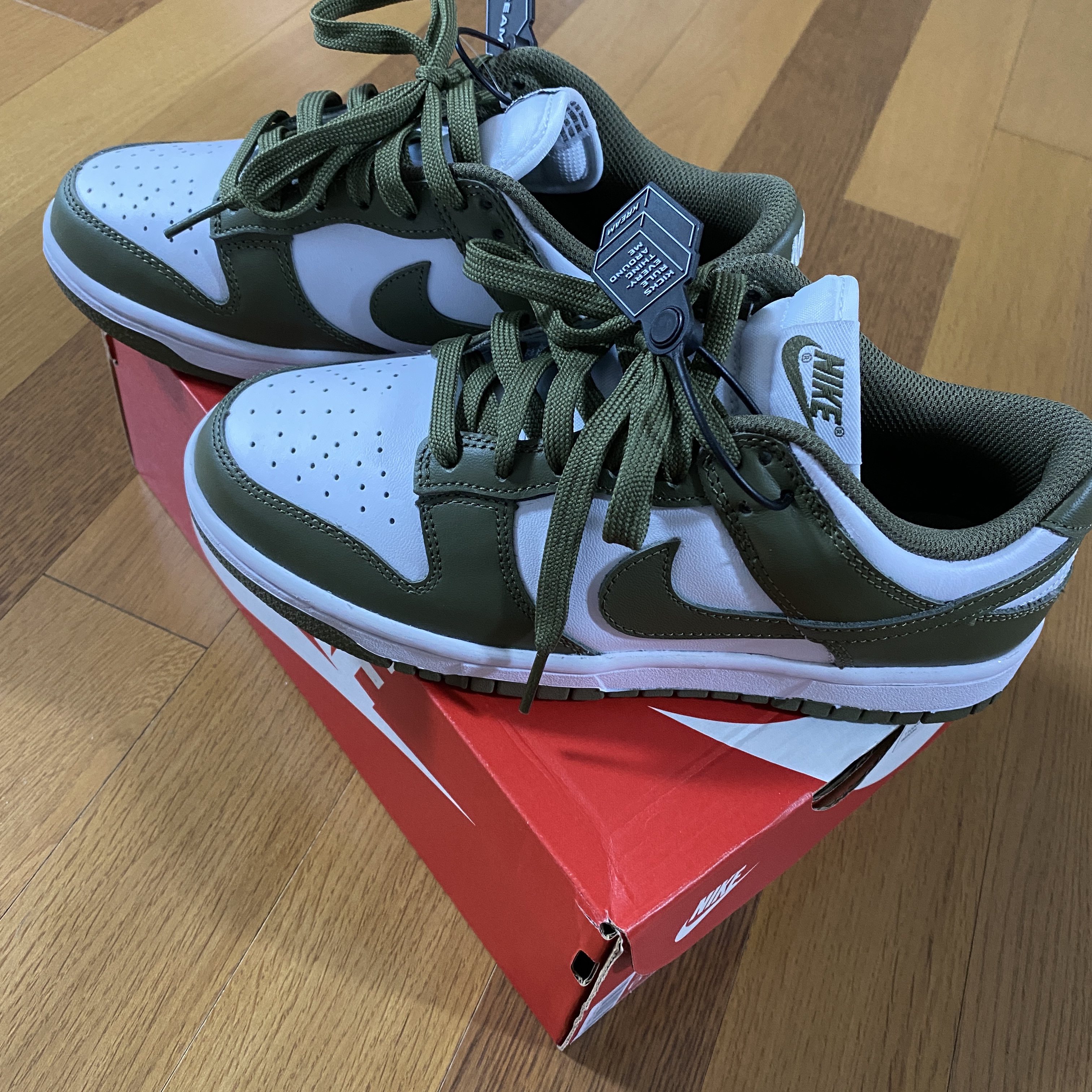 (W) Nike Dunk Low Medium Olive 착용 스타일