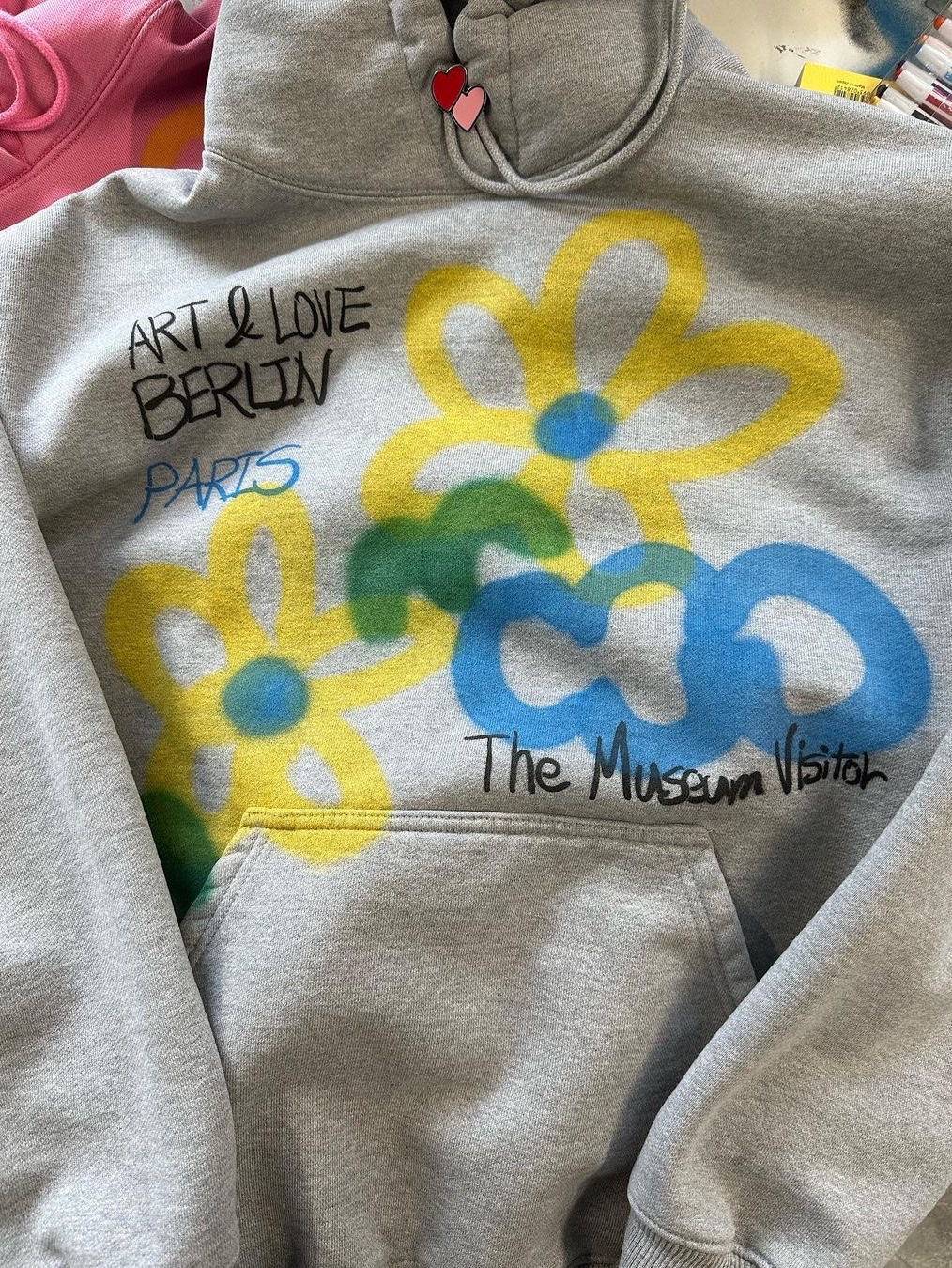 The Museum Visitor Flower and Cloud Sprayed Hoody Grey - 22FW, The Museum Visitor Flower and Cloud Sprayed Hoody Pink - 22FW 착용 스타일 - 1