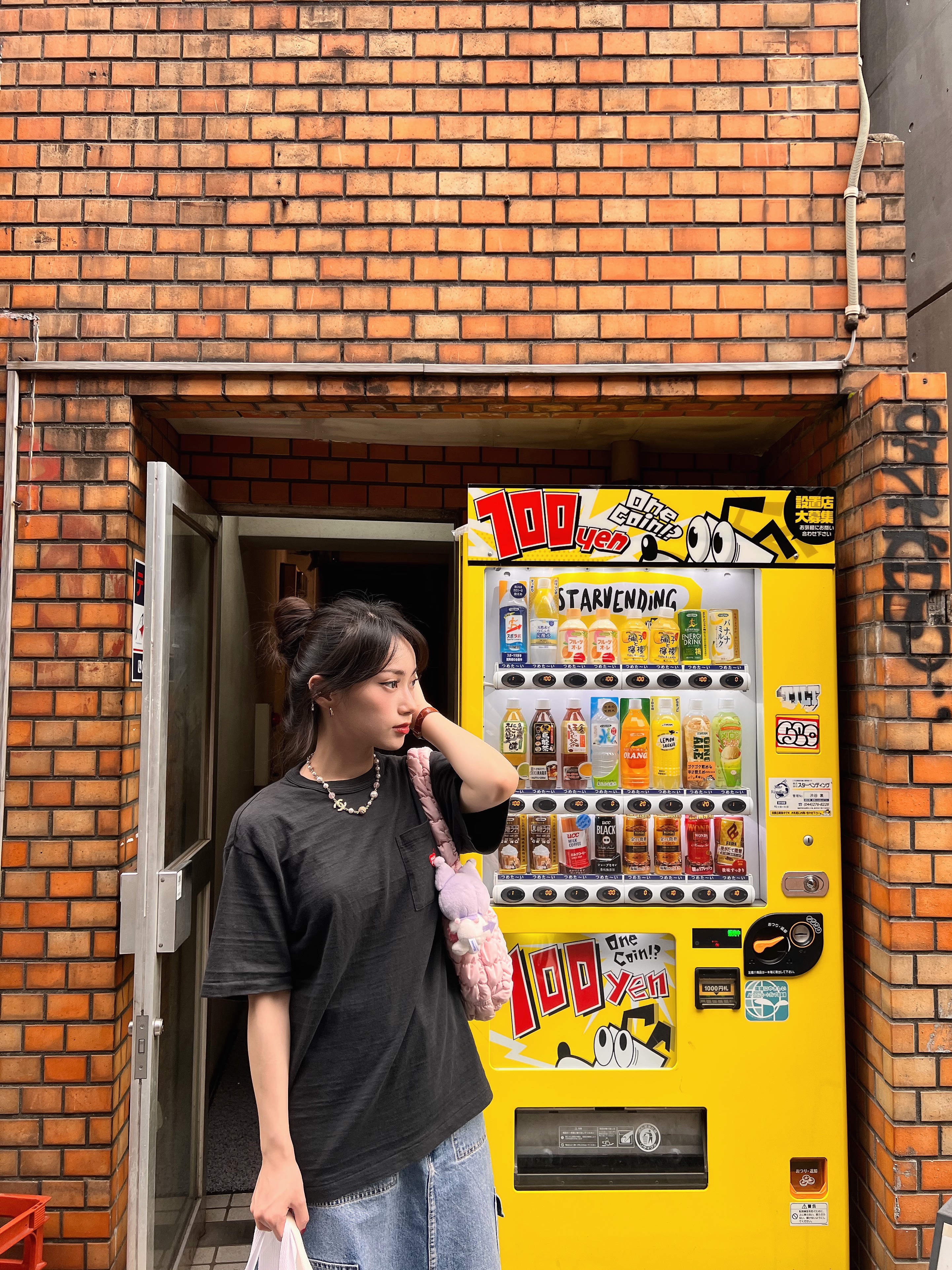 Human Made Pocket T-Shirt Black, COS Quilted Mini Bag Pink 착용 스타일 - 5