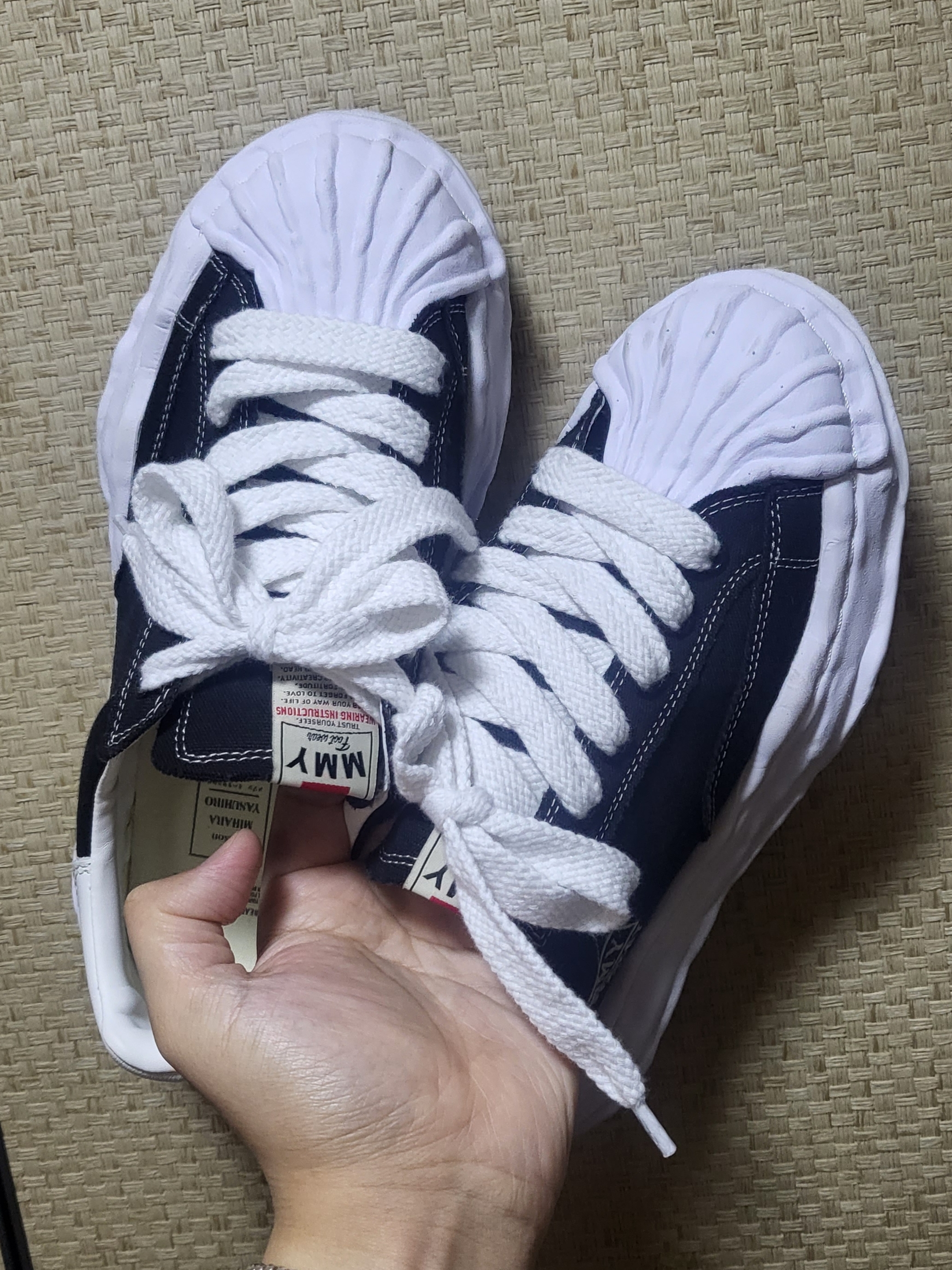 Maison Mihara Yasuhiro Blakey OG Sole Canvas Low-top Sneakers Black White 착용 스타일