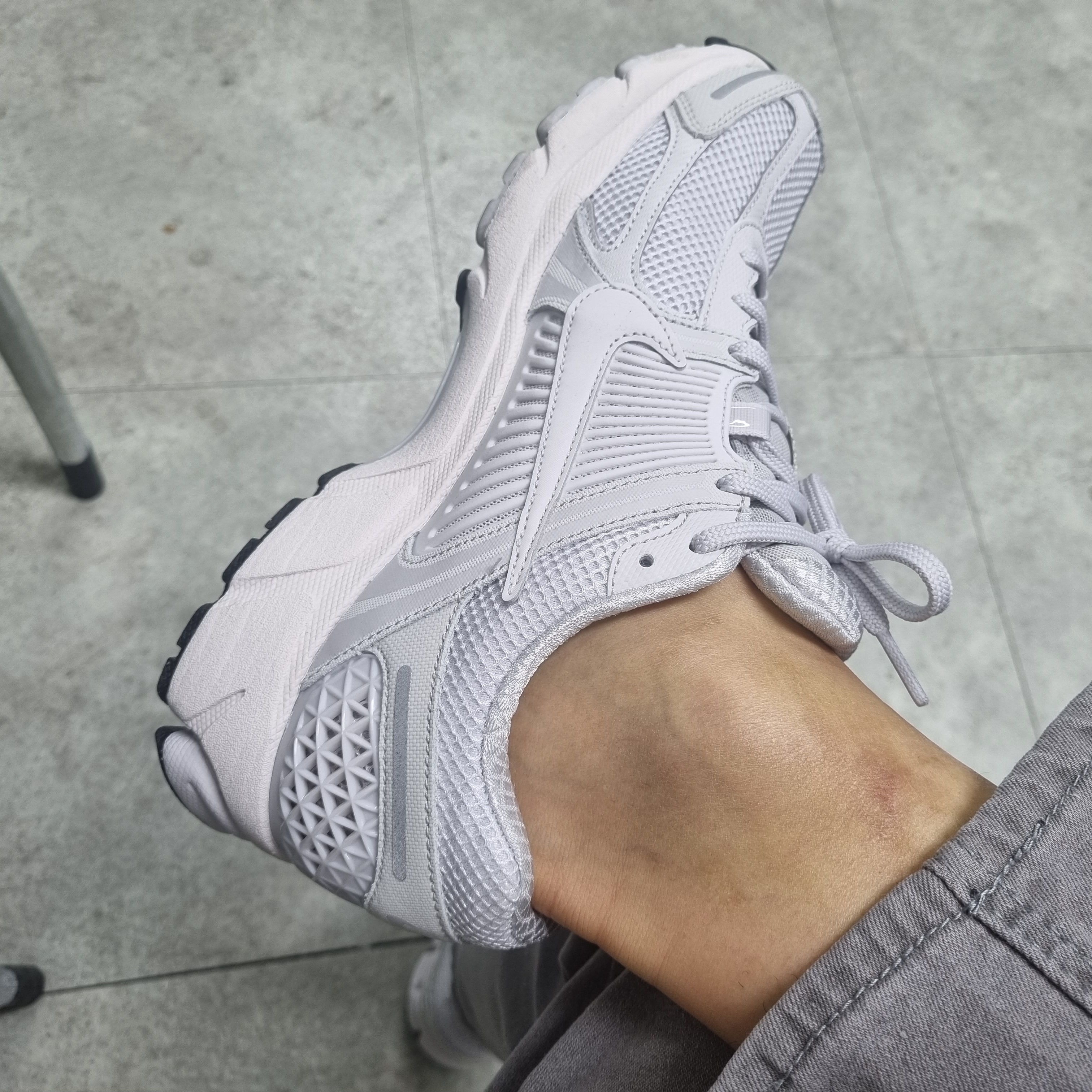 Nike Zoom Vomero 5 SP Vast Grey 2023 착용 스타일 - 2